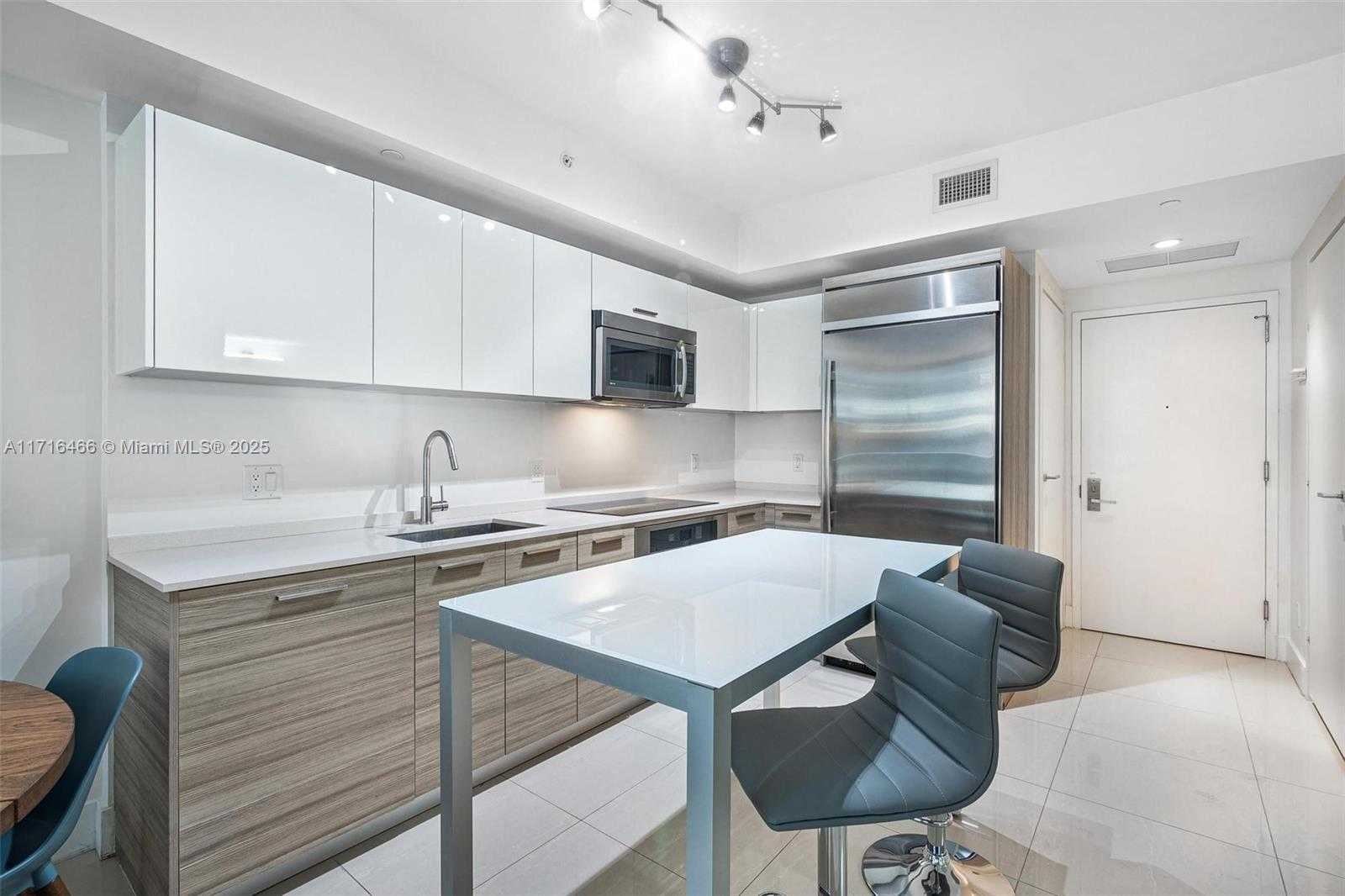 Small Image of 1300 BRICKELL BAY DR #700, Miami Number 5