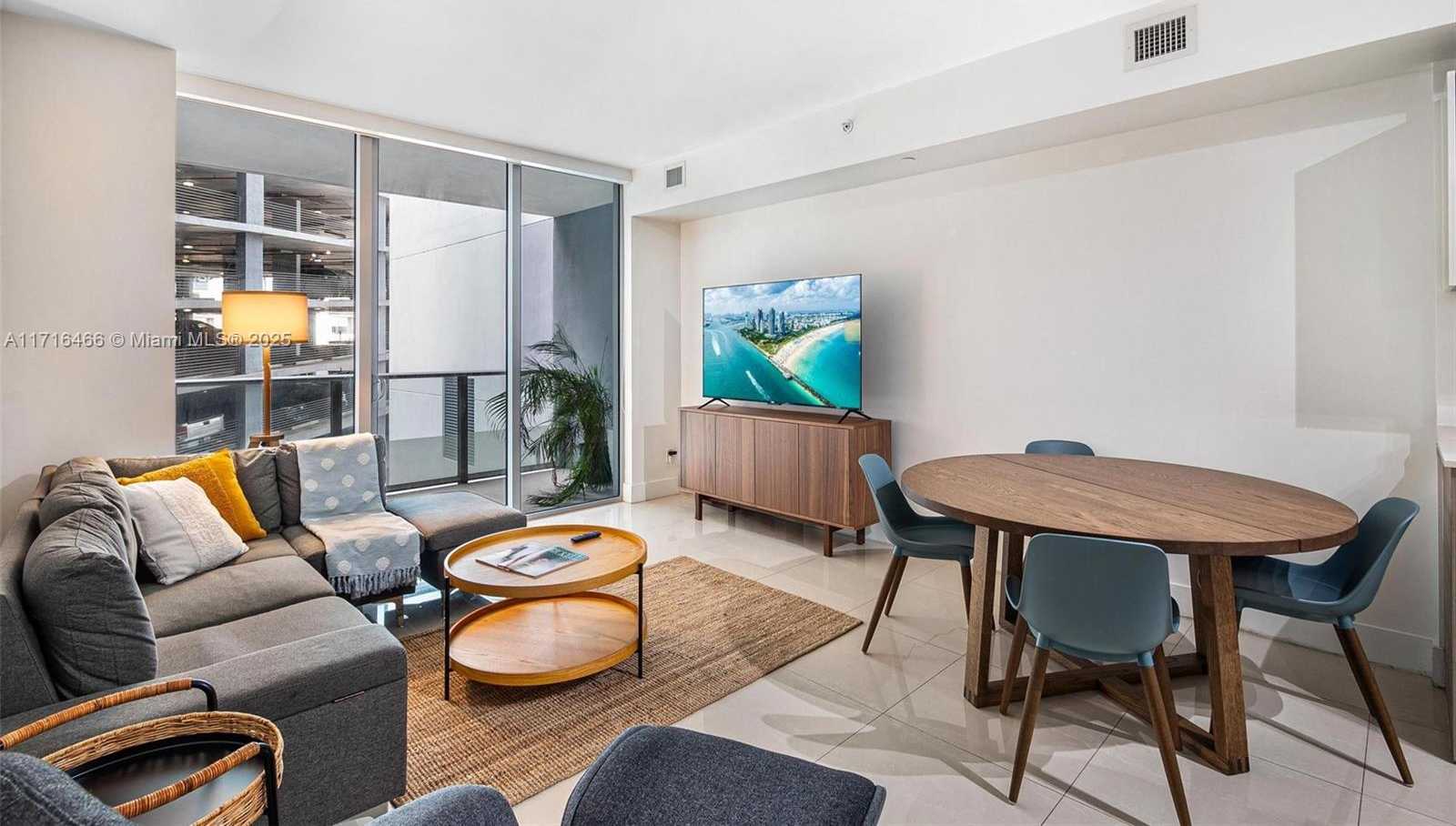 Small Image of 1300 BRICKELL BAY DR #700, Miami Number 6