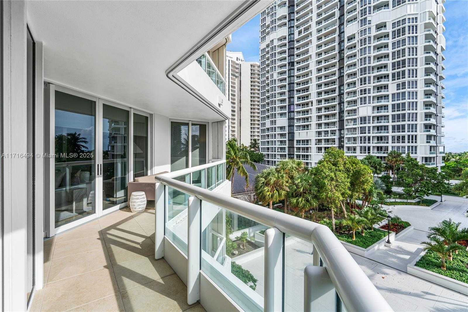 Small Image of 21055 YACHT CLUB DR #702, Aventura Number 28