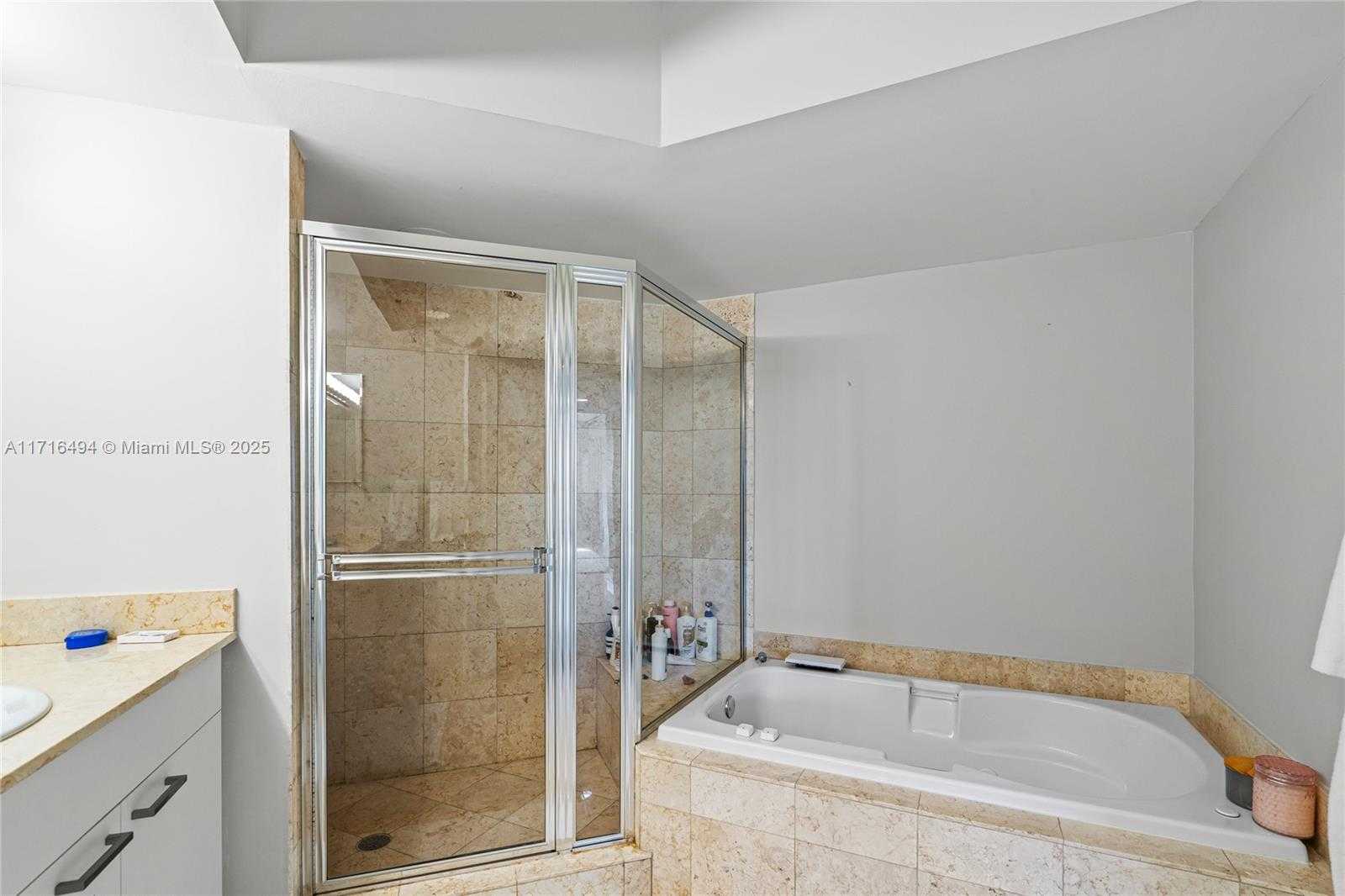 Small Image of 21055 YACHT CLUB DR #702, Aventura Number 39