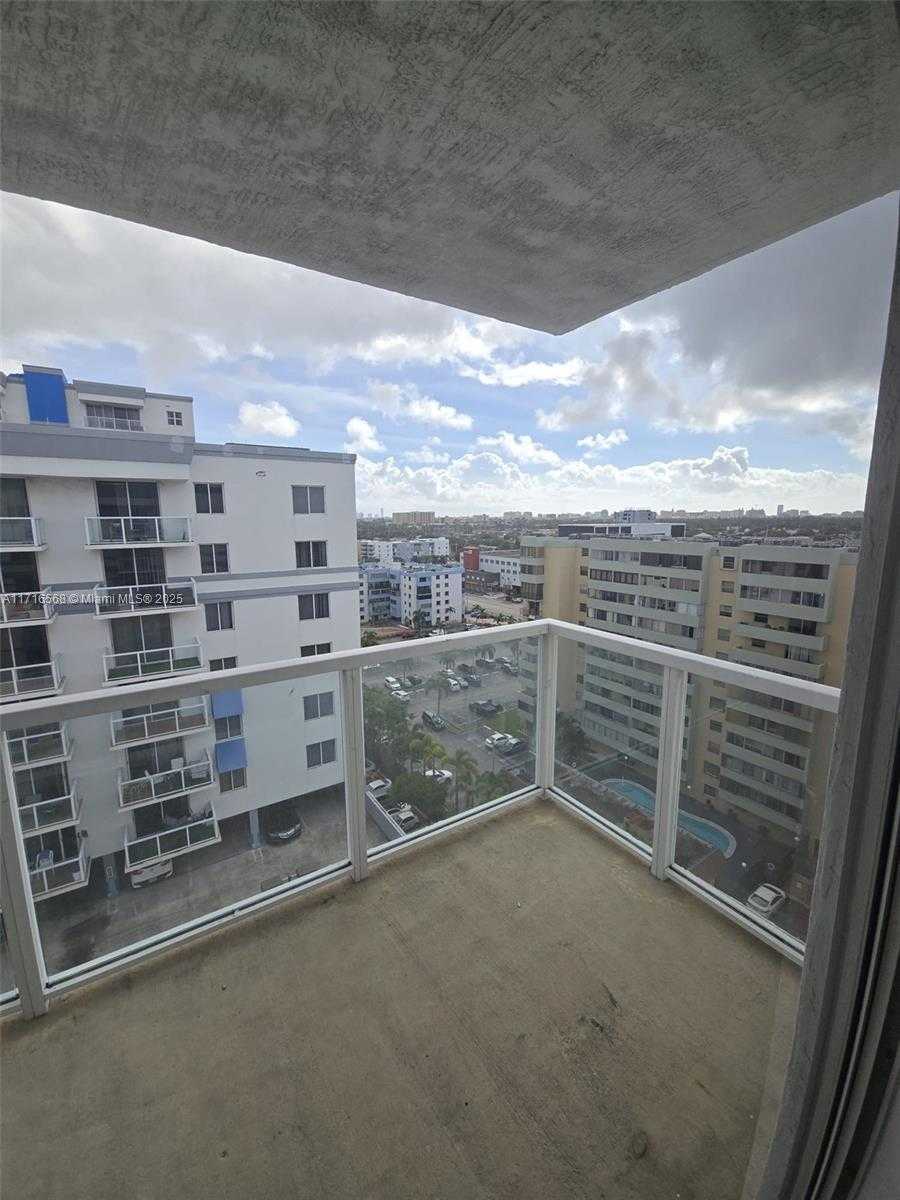 Small Image of Miami Number 11