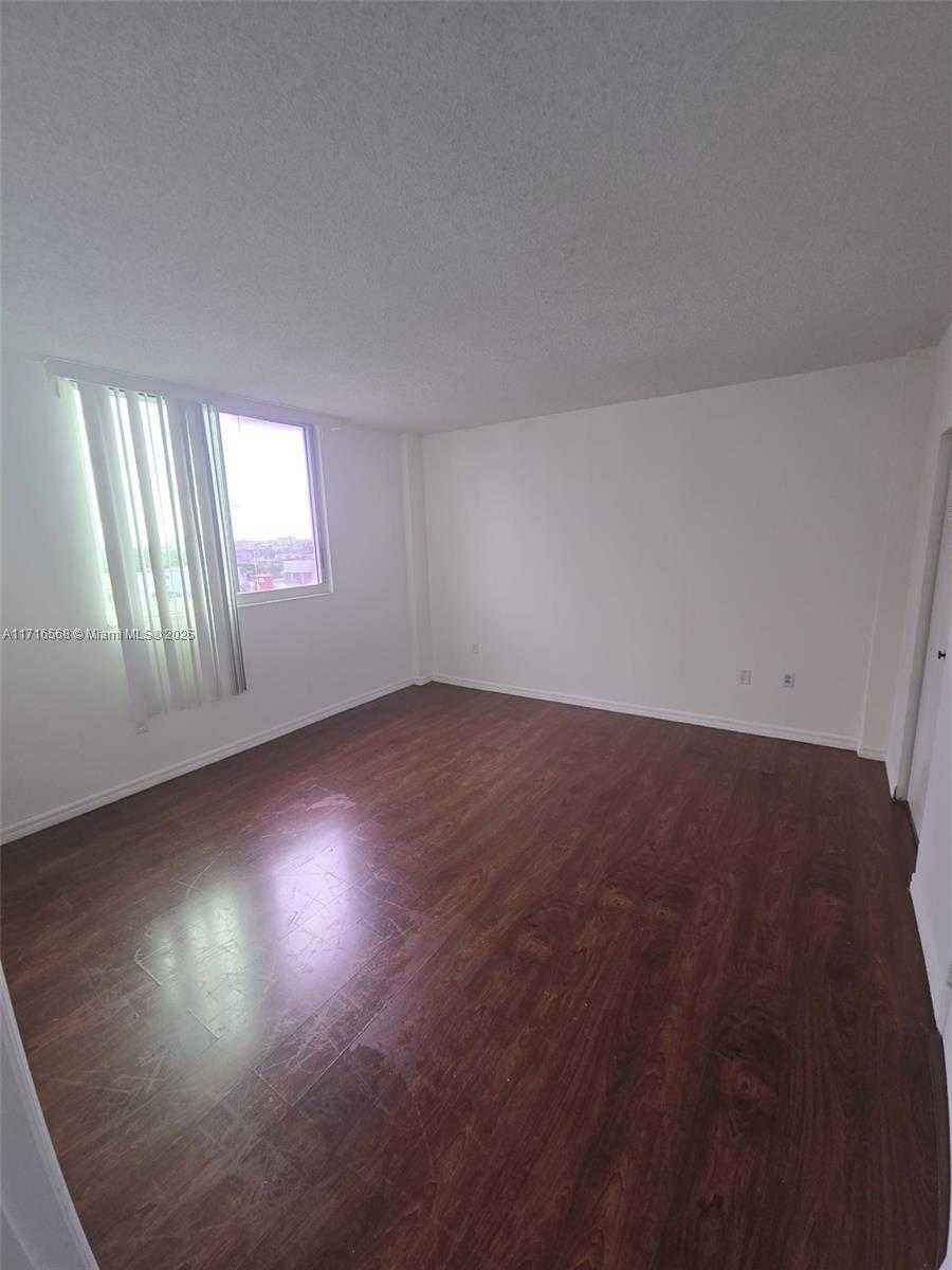 Small Image of Miami Number 7