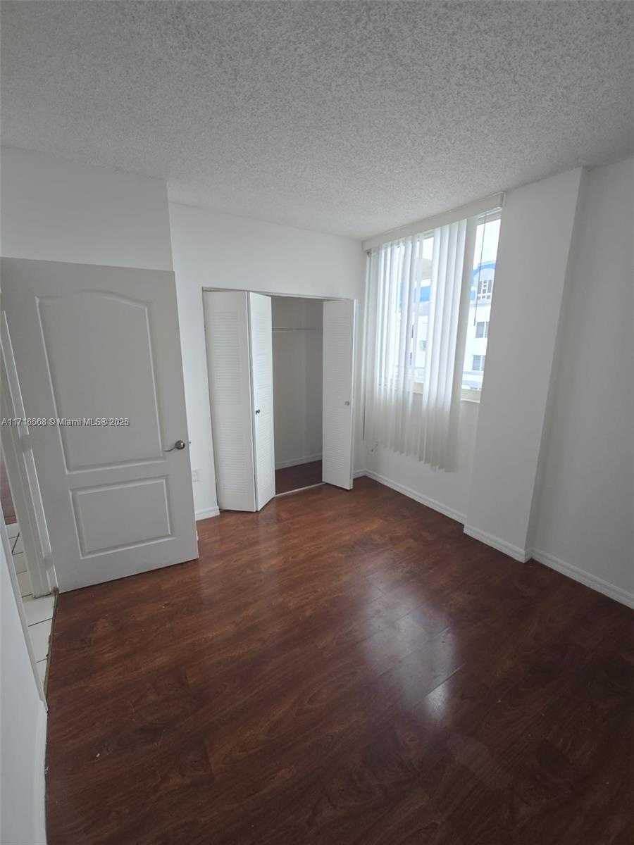 Small Image of Miami Number 9