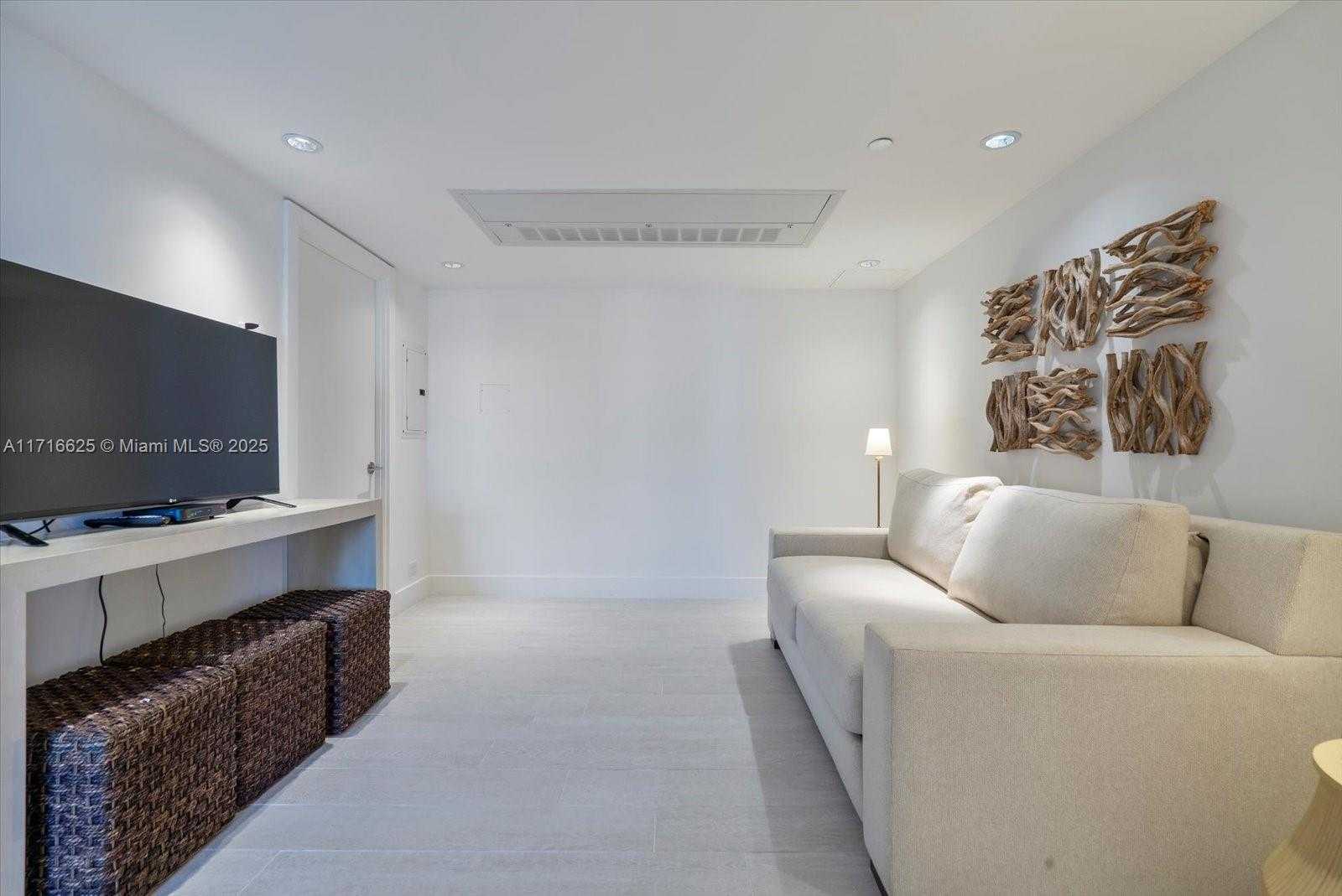 Small Image of 102 24TH ST #1413, Miami Beach Number 9