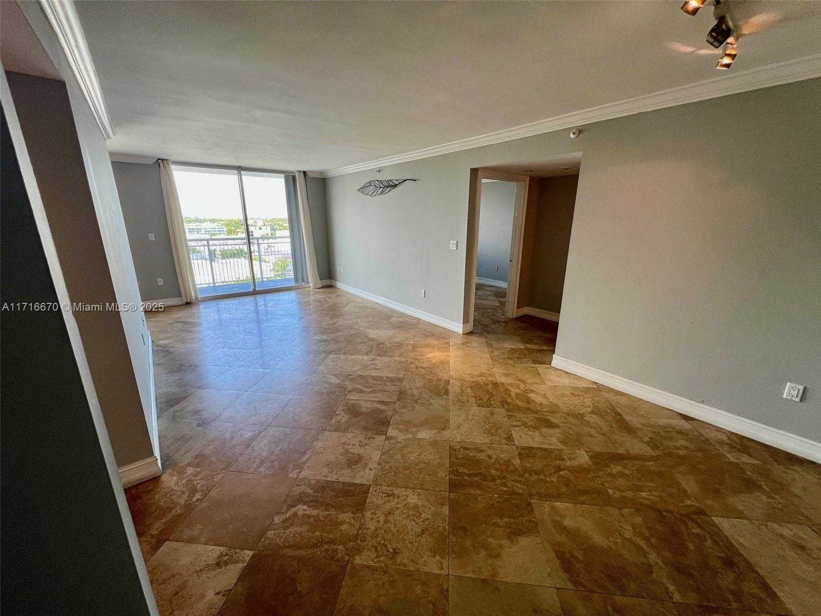 Small Image of 1688 WEST AVE #1005, Miami Beach Number 6
