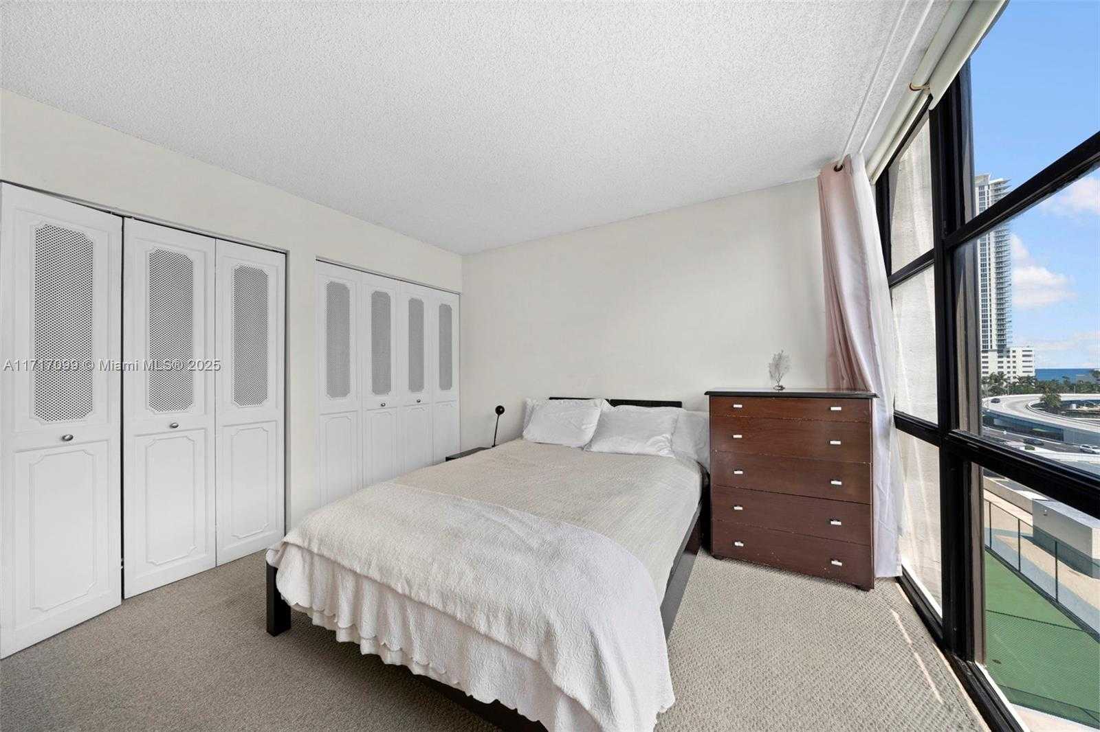 Small Image of 16919 NORTH BAY RD #821, Sunny Isles Beach Number 10