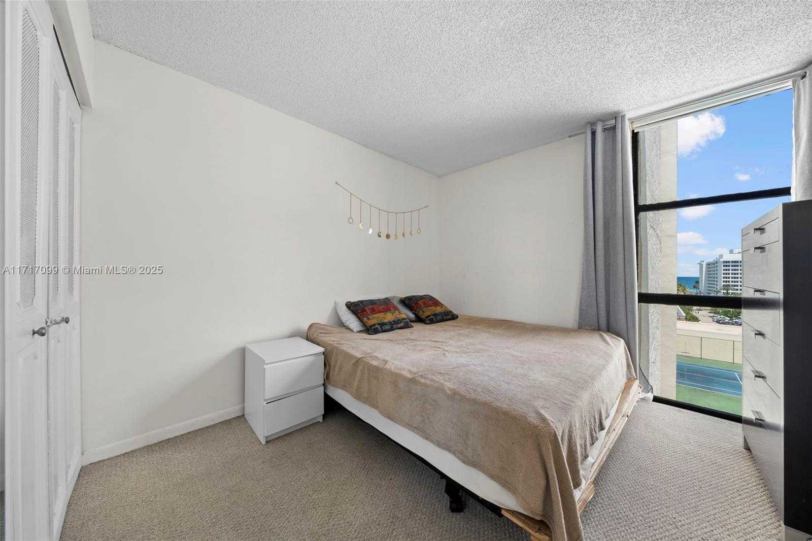 Small Image of 16919 NORTH BAY RD #821, Sunny Isles Beach Number 12