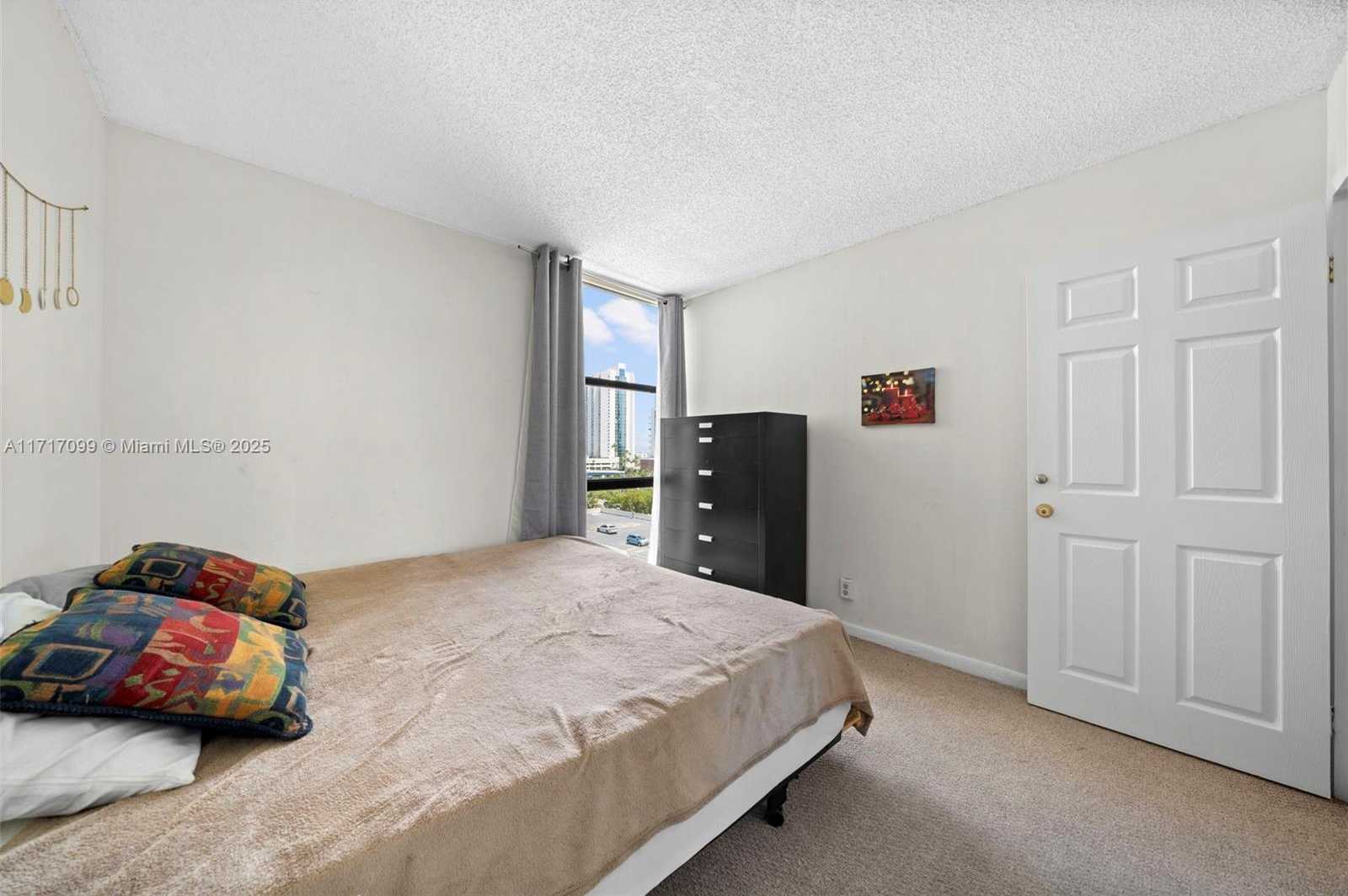 Small Image of 16919 NORTH BAY RD #821, Sunny Isles Beach Number 13