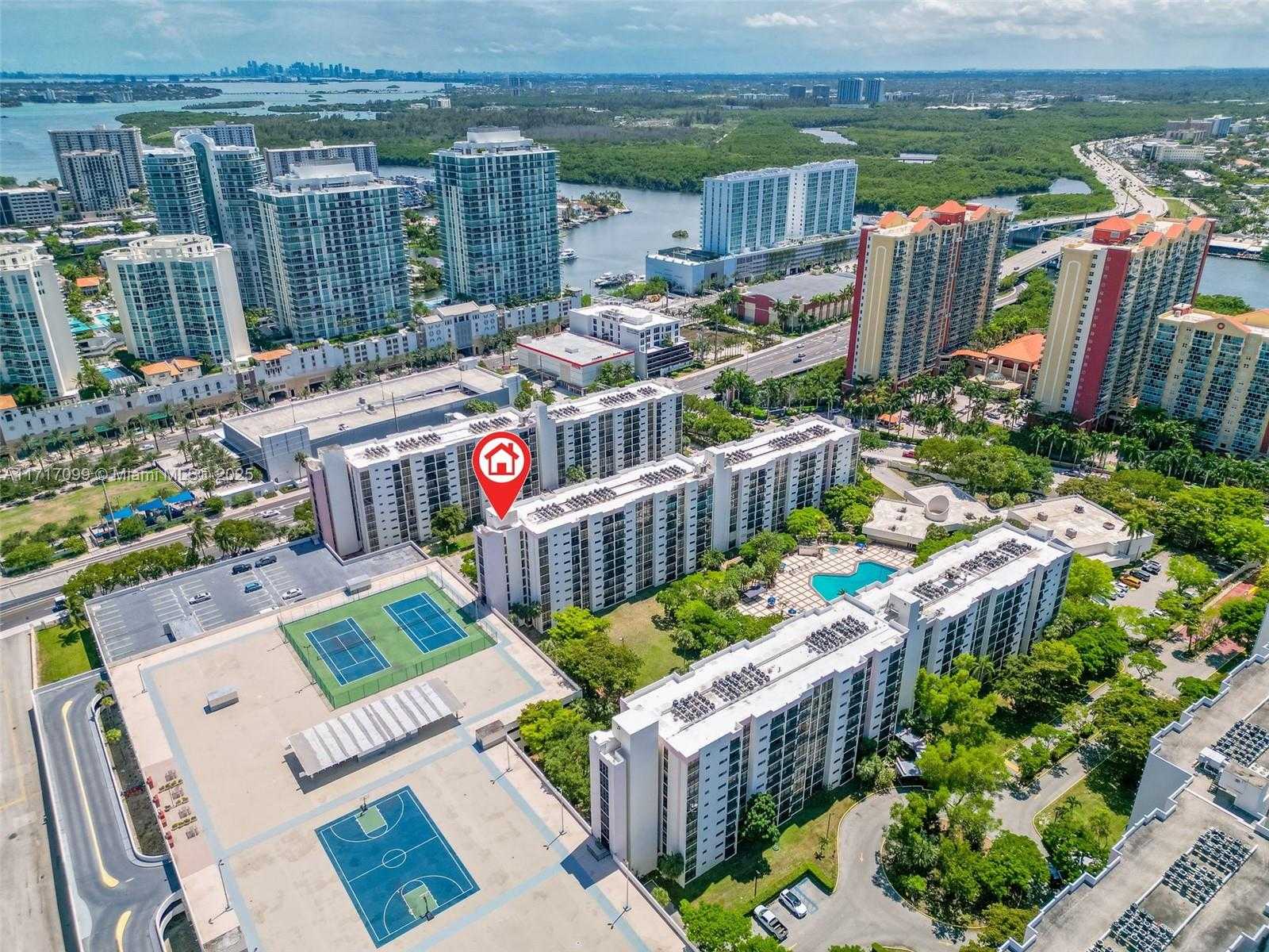 Small Image of 16919 NORTH BAY RD #821, Sunny Isles Beach Number 21
