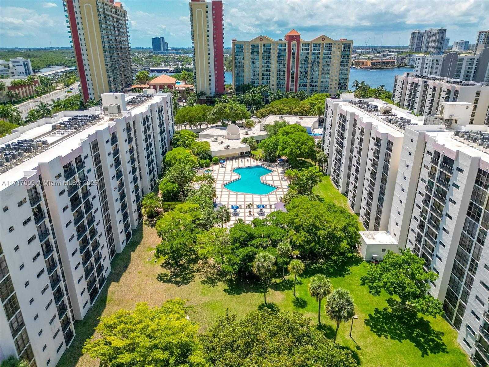 Small Image of 16919 NORTH BAY RD #821, Sunny Isles Beach Number 22