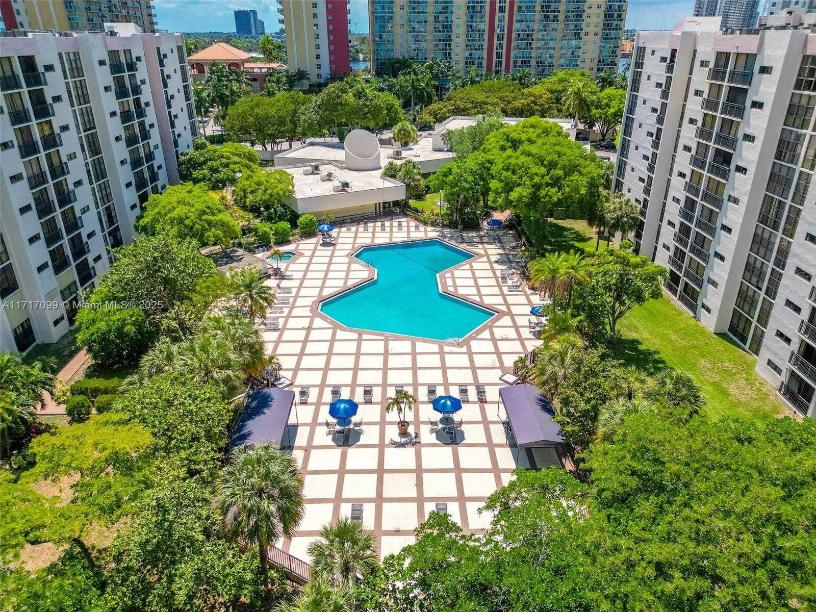 Small Image of 16919 NORTH BAY RD #821, Sunny Isles Beach Number 23
