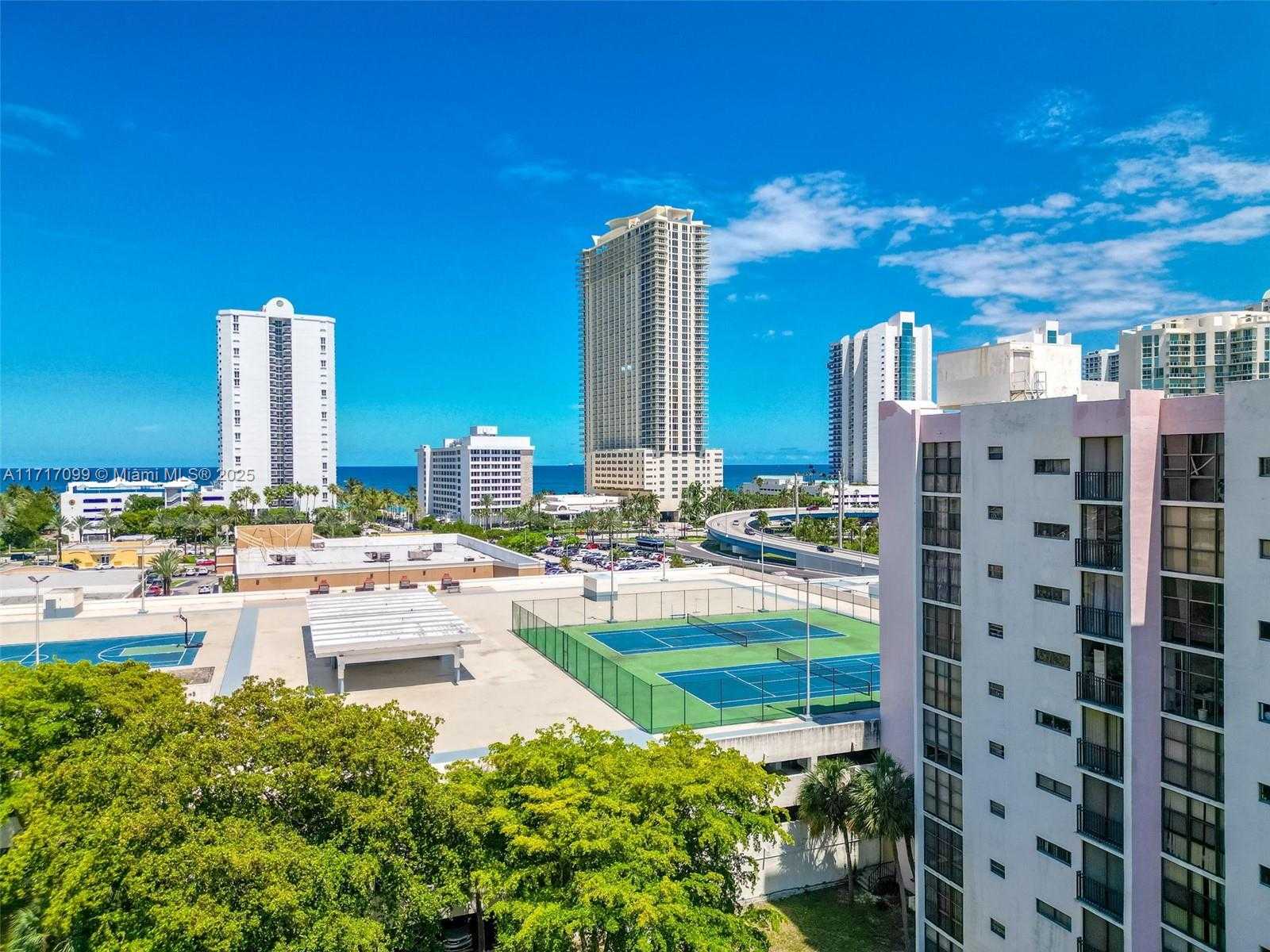 Small Image of 16919 NORTH BAY RD #821, Sunny Isles Beach Number 24