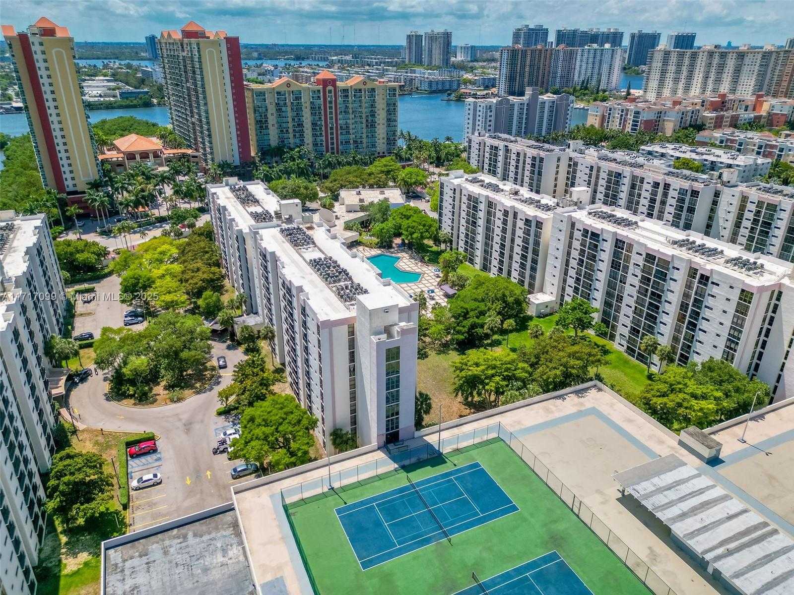 Small Image of 16919 NORTH BAY RD #821, Sunny Isles Beach Number 27