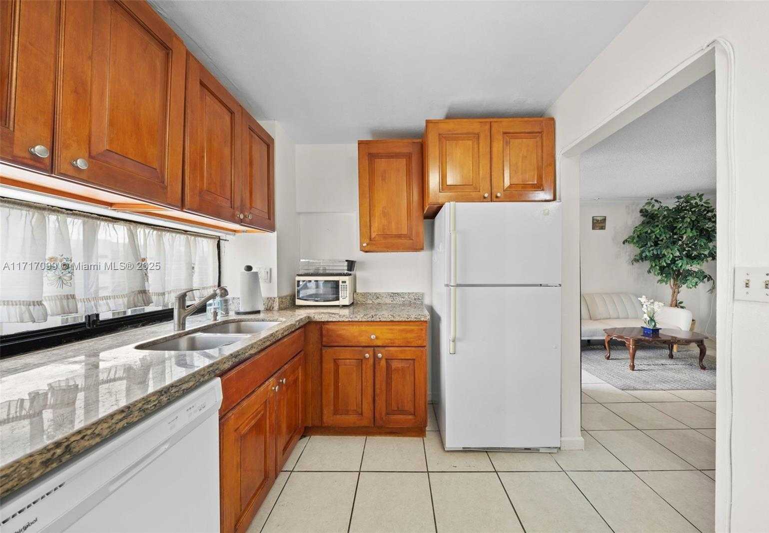 Small Image of 16919 NORTH BAY RD #821, Sunny Isles Beach Number 6