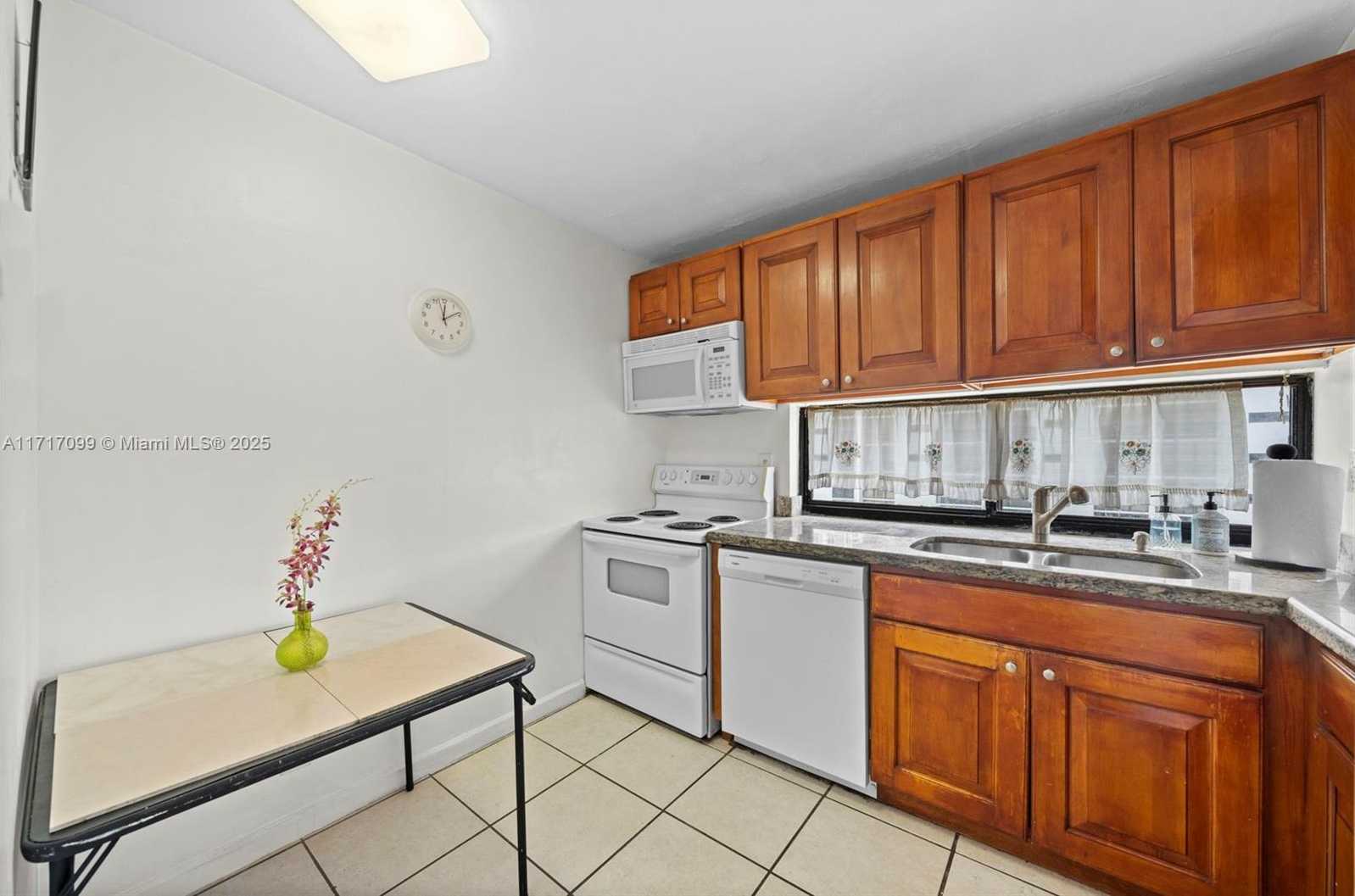 Small Image of 16919 NORTH BAY RD #821, Sunny Isles Beach Number 7