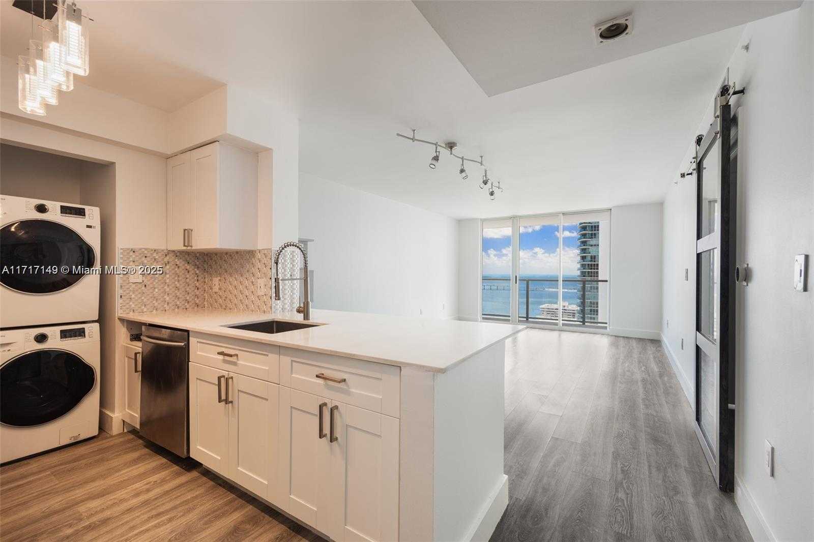 Small Image of 1155 BRICKELL BAY #2907, Miami Number 4