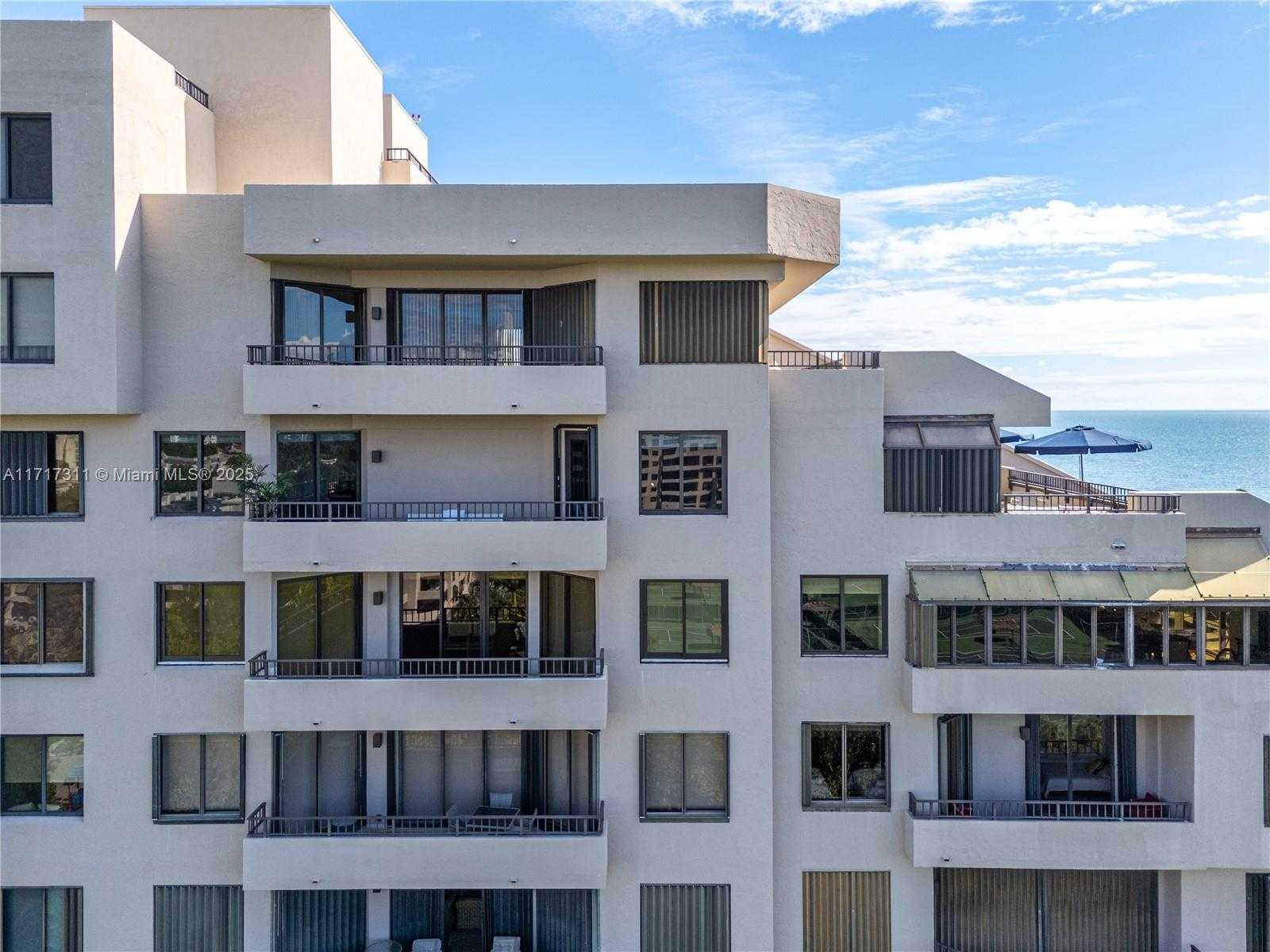 Small Image of 201 CRANDON BLVD #1002, Key Biscayne Number 60