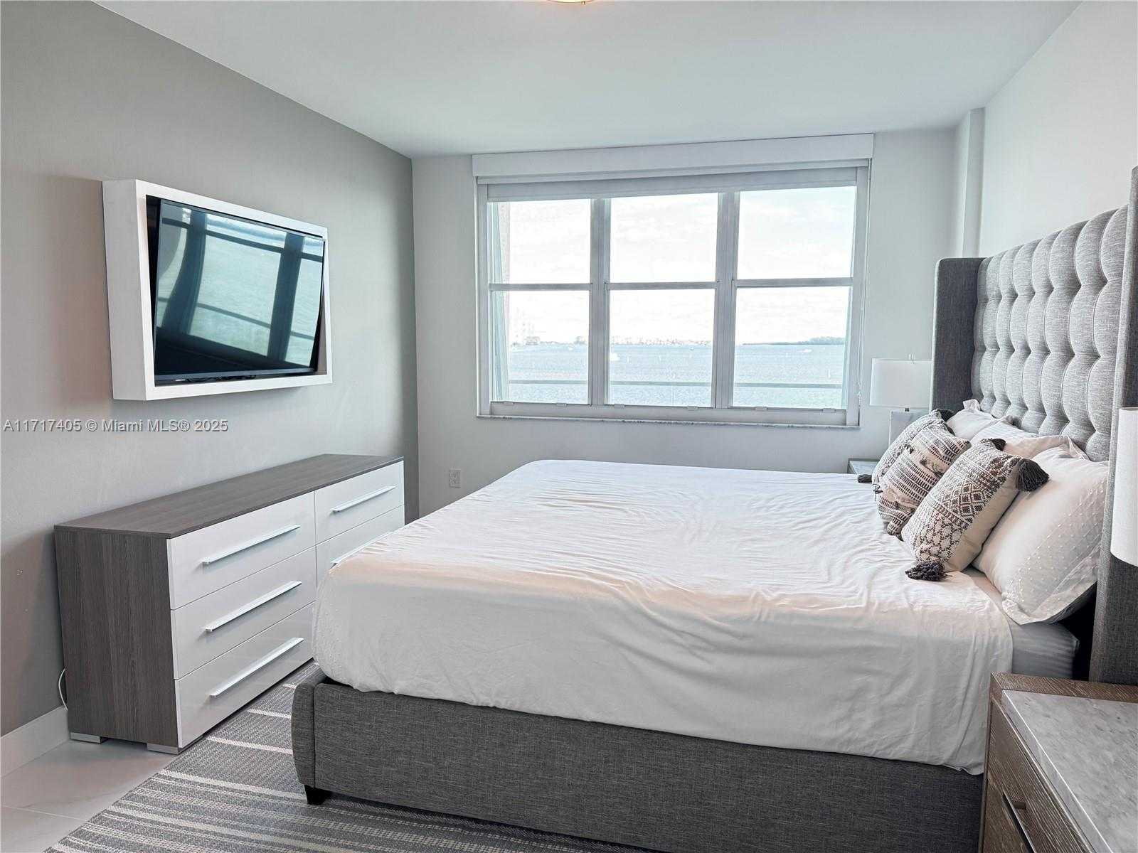 Small Image of 800 CLAUGHTON ISLAND DR #502, Miami Number 12