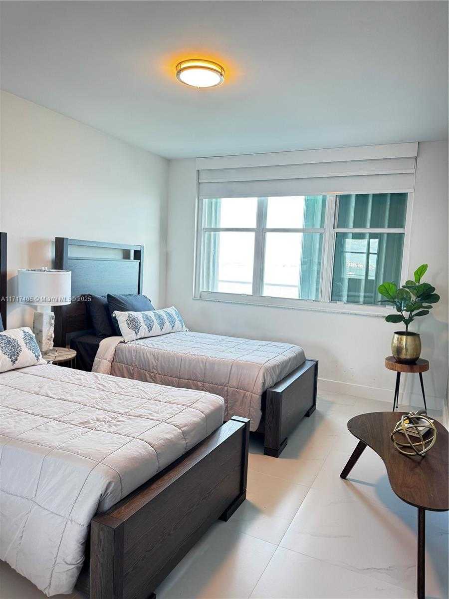 Small Image of 800 CLAUGHTON ISLAND DR #502, Miami Number 16