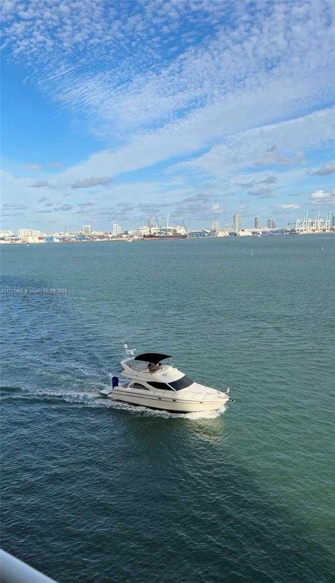 Small Image of 800 CLAUGHTON ISLAND DR #502, Miami Number 21