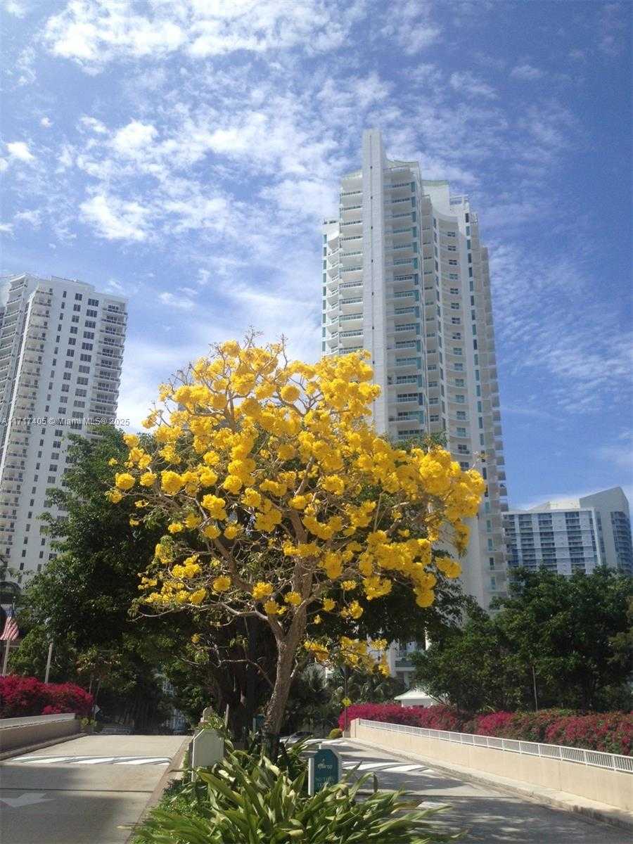 Small Image of 800 CLAUGHTON ISLAND DR #502, Miami Number 26