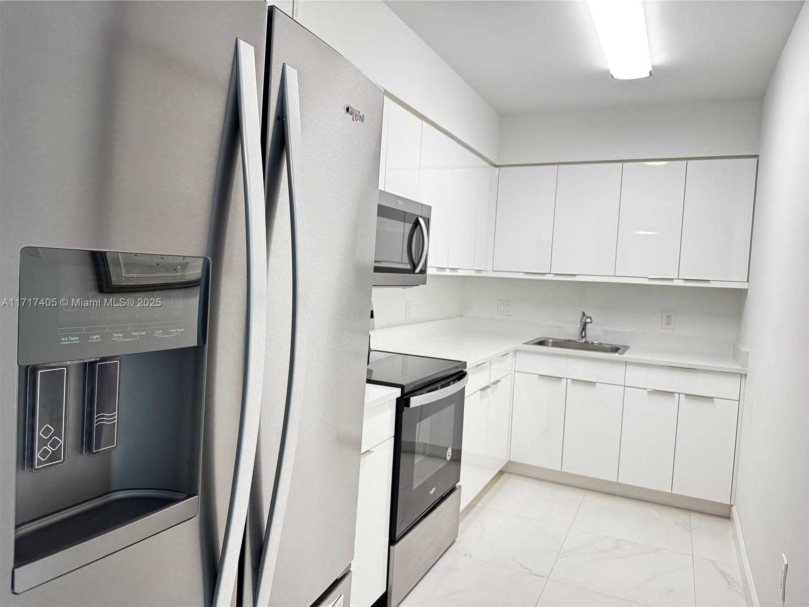 Small Image of 800 CLAUGHTON ISLAND DR #502, Miami Number 7