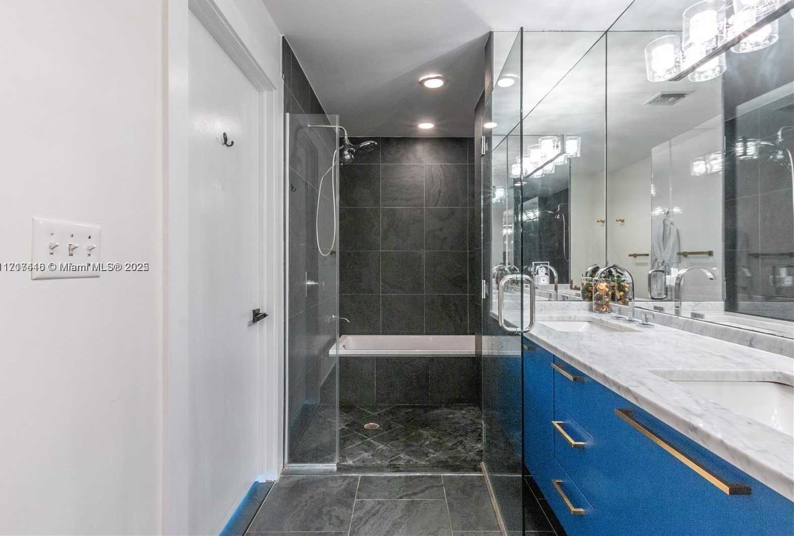 Small Image of 900 BISCAYNE BLVD #4002, Miami Number 8