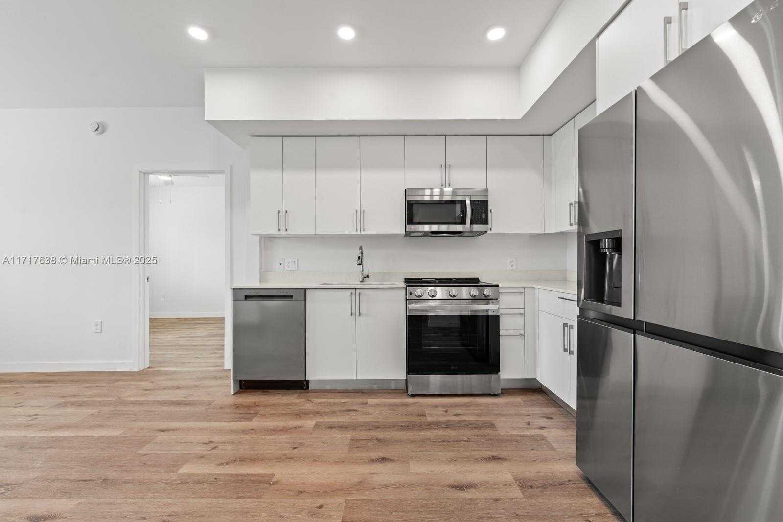Small Image of Miami Number 7