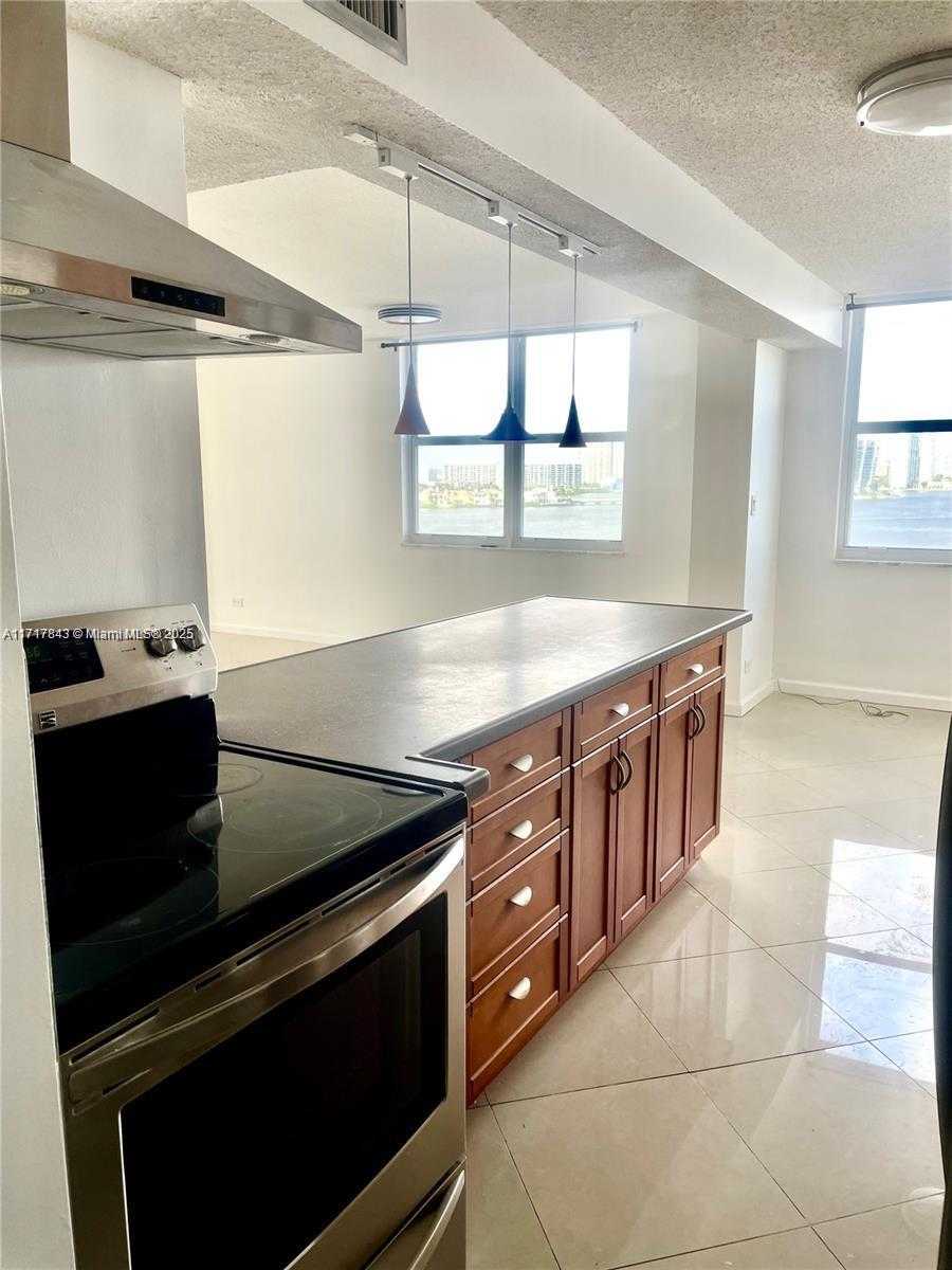 Small Image of 251 174TH #904, Sunny Isles Beach Number 3