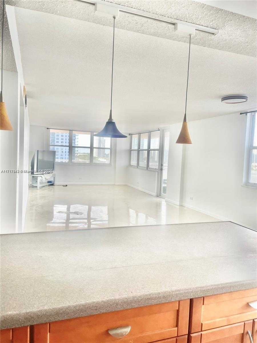 Small Image of 251 174TH #904, Sunny Isles Beach Number 6
