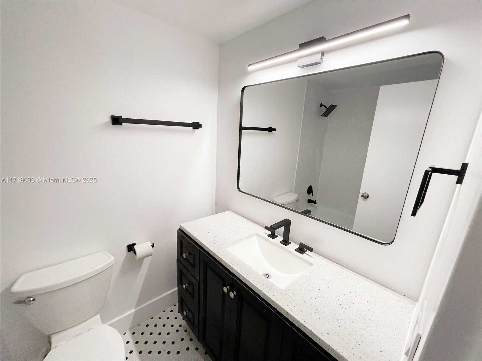 Small Image of 7441 WAYNE AVE #2P, Miami Beach Number 4