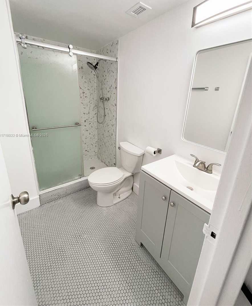 Small Image of 7441 WAYNE AVE #2P, Miami Beach Number 5