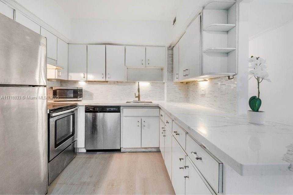 Small Image of 7441 WAYNE AVE #2P, Miami Beach Number 9