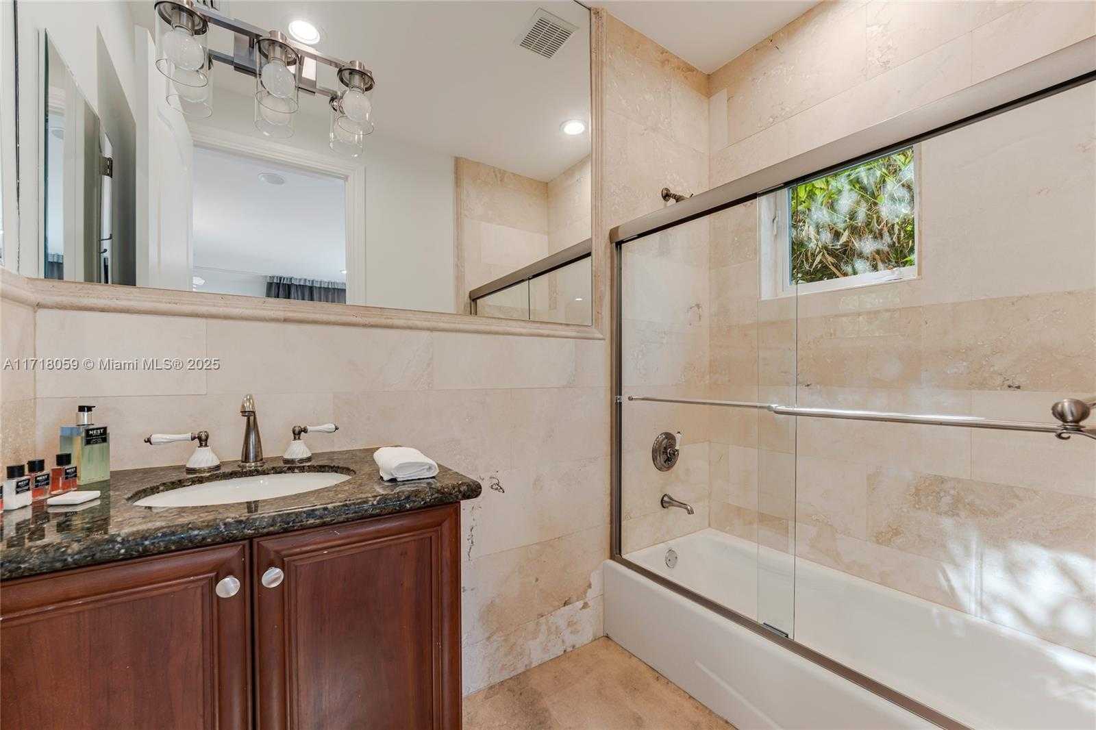 Small Image of 5655 PINE TREE DR, Miami Beach Number 11