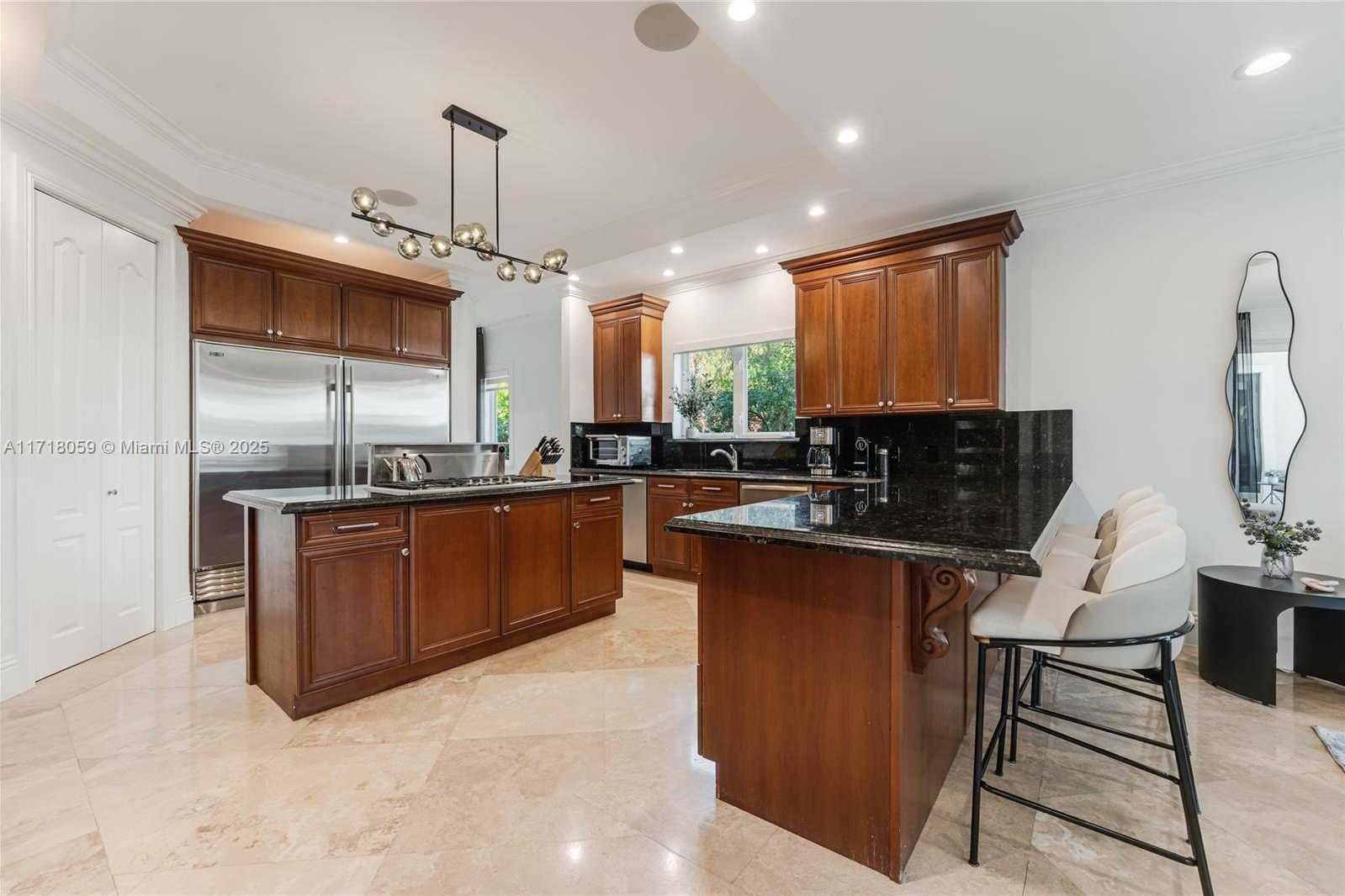 Small Image of 5655 PINE TREE DR, Miami Beach Number 12