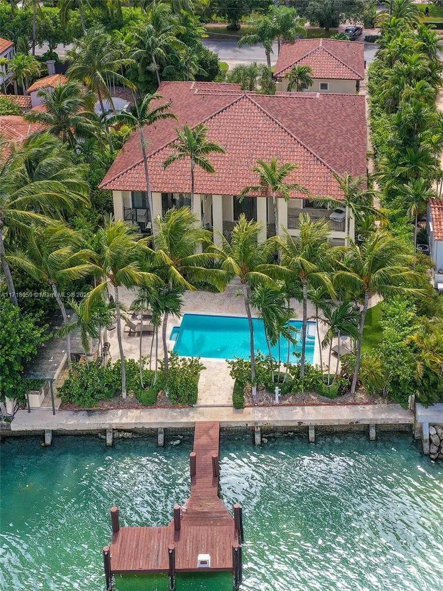 Small Image of 5655 PINE TREE DR, Miami Beach Number 2