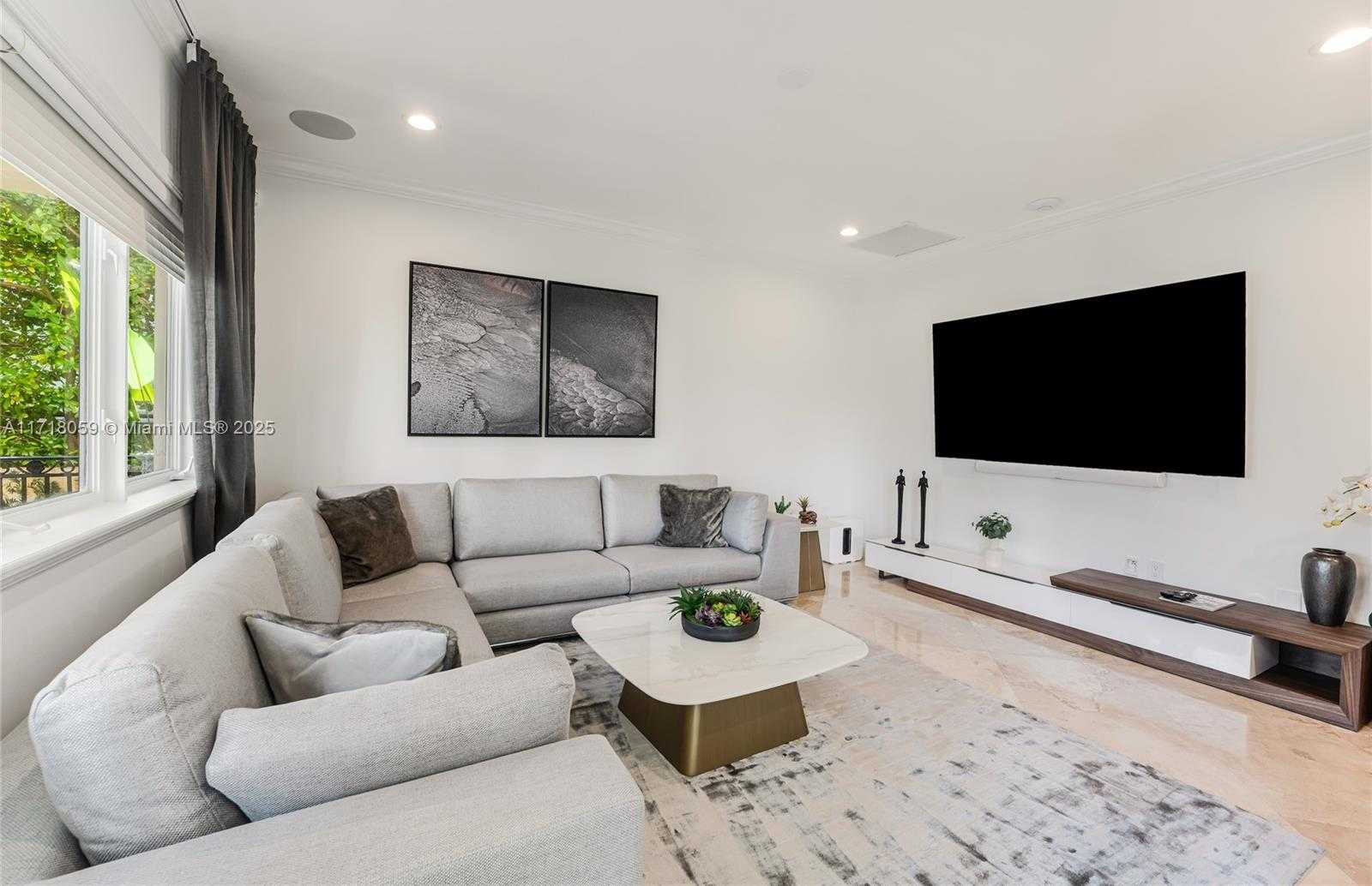 Small Image of 5655 PINE TREE DR, Miami Beach Number 21