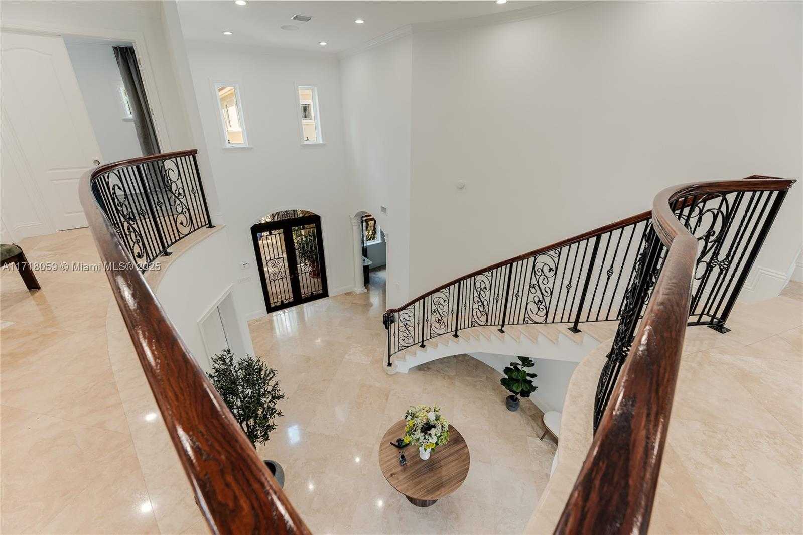 Small Image of 5655 PINE TREE DR, Miami Beach Number 22