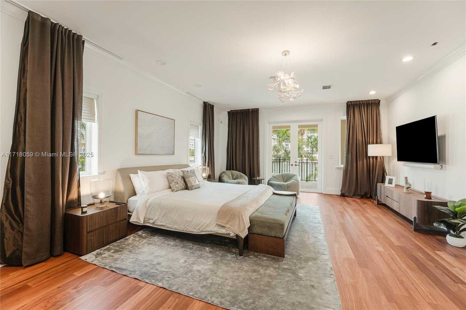 Small Image of 5655 PINE TREE DR, Miami Beach Number 23