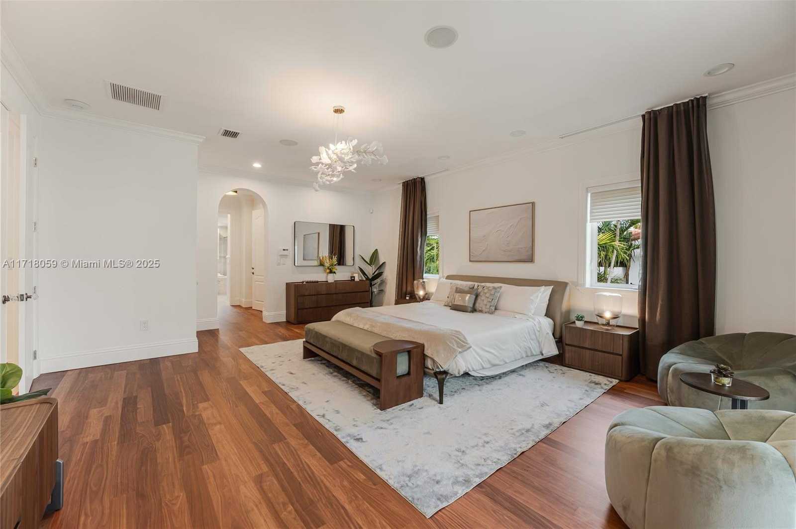 Small Image of 5655 PINE TREE DR, Miami Beach Number 24