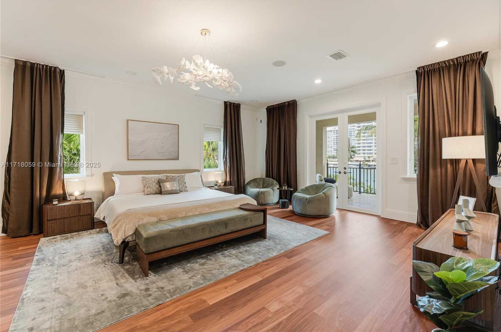 Small Image of 5655 PINE TREE DR, Miami Beach Number 26