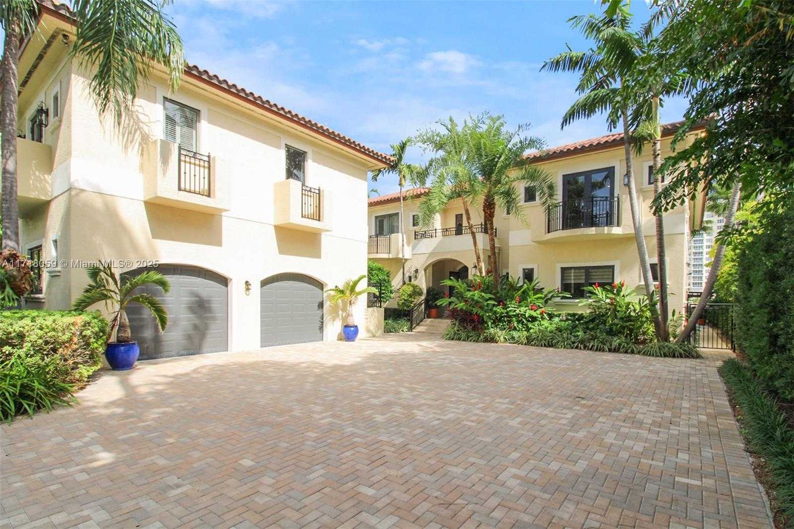 Small Image of 5655 PINE TREE DR, Miami Beach Number 3