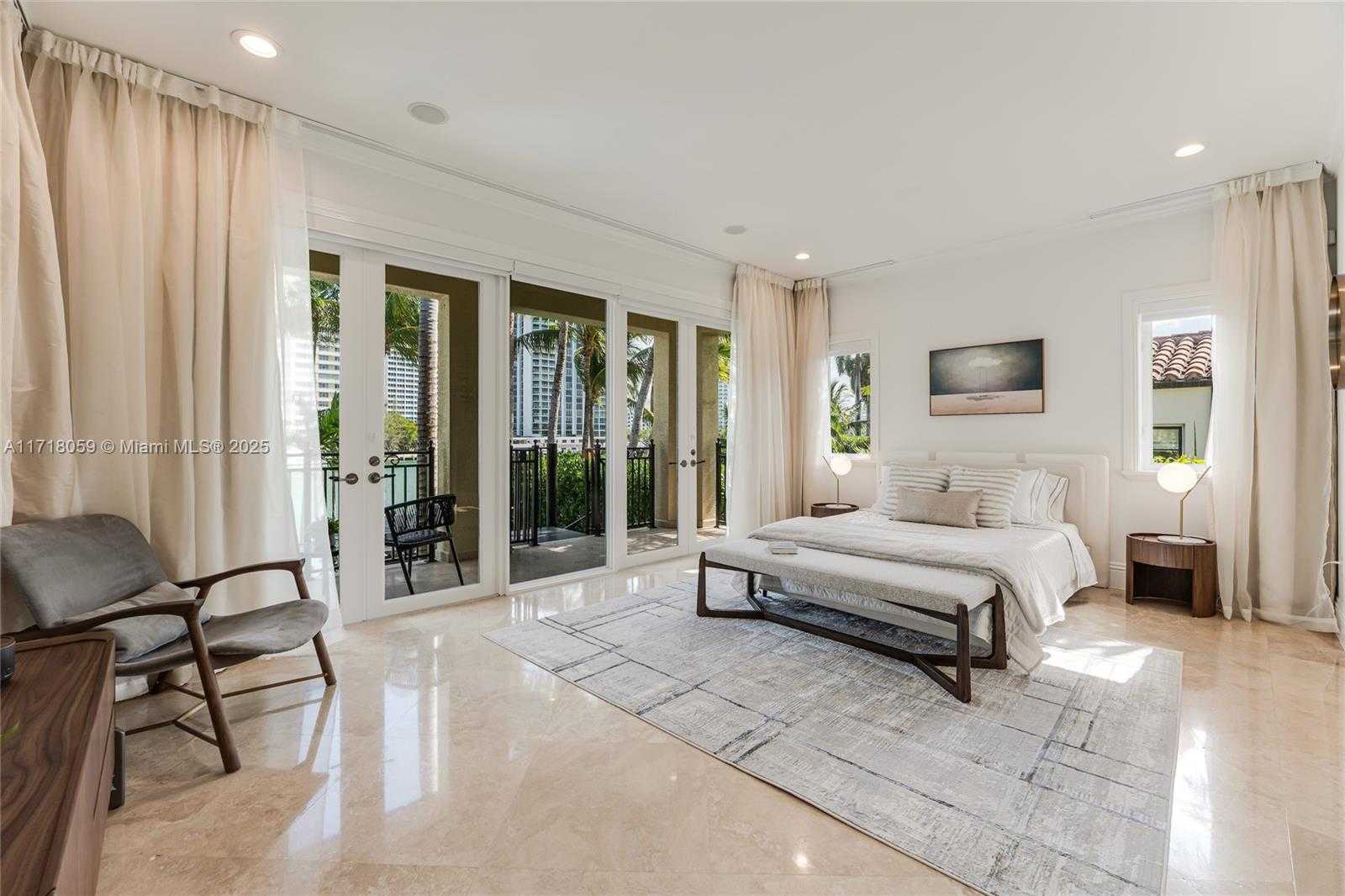 Small Image of 5655 PINE TREE DR, Miami Beach Number 30
