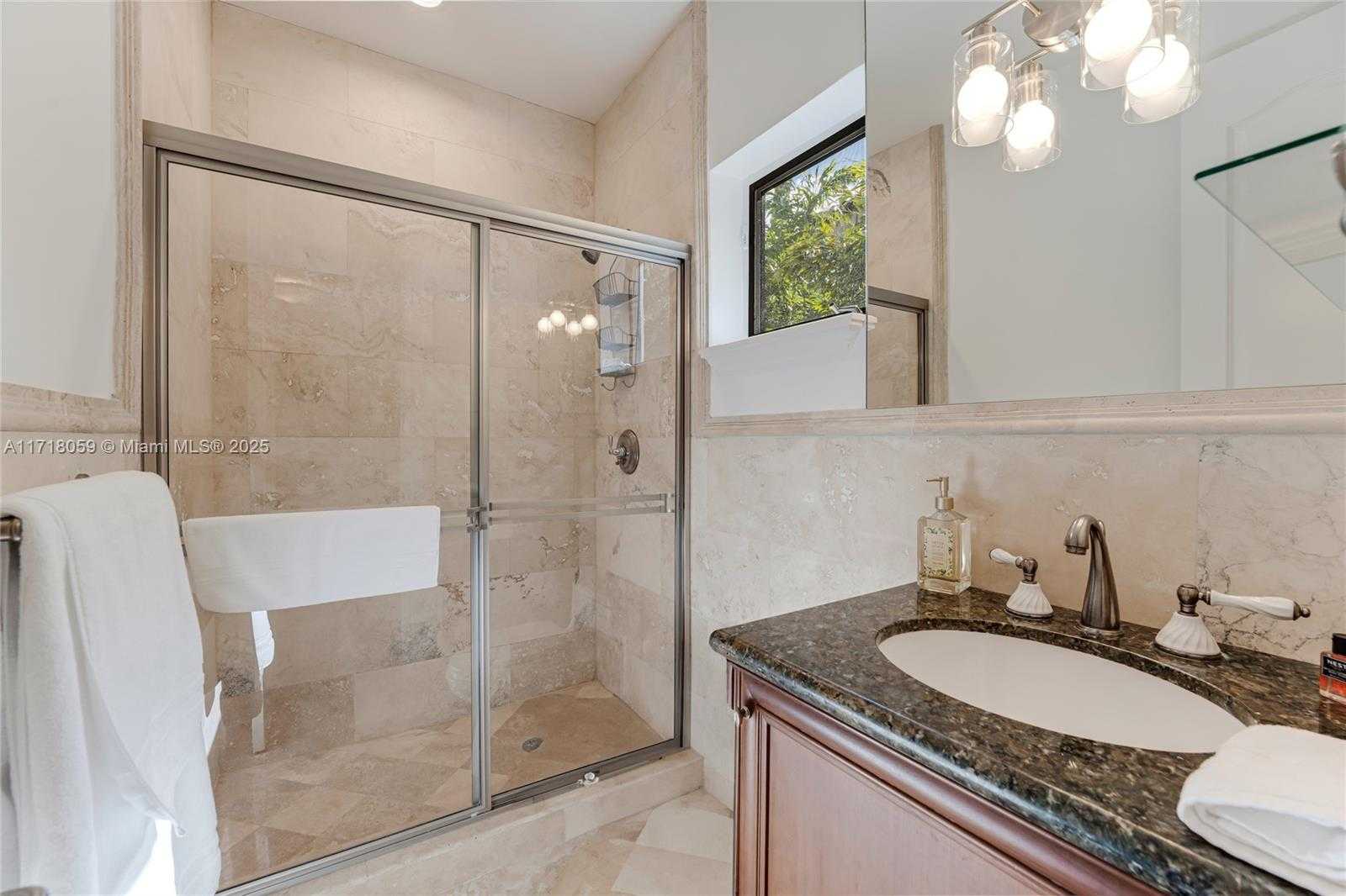 Small Image of 5655 PINE TREE DR, Miami Beach Number 31