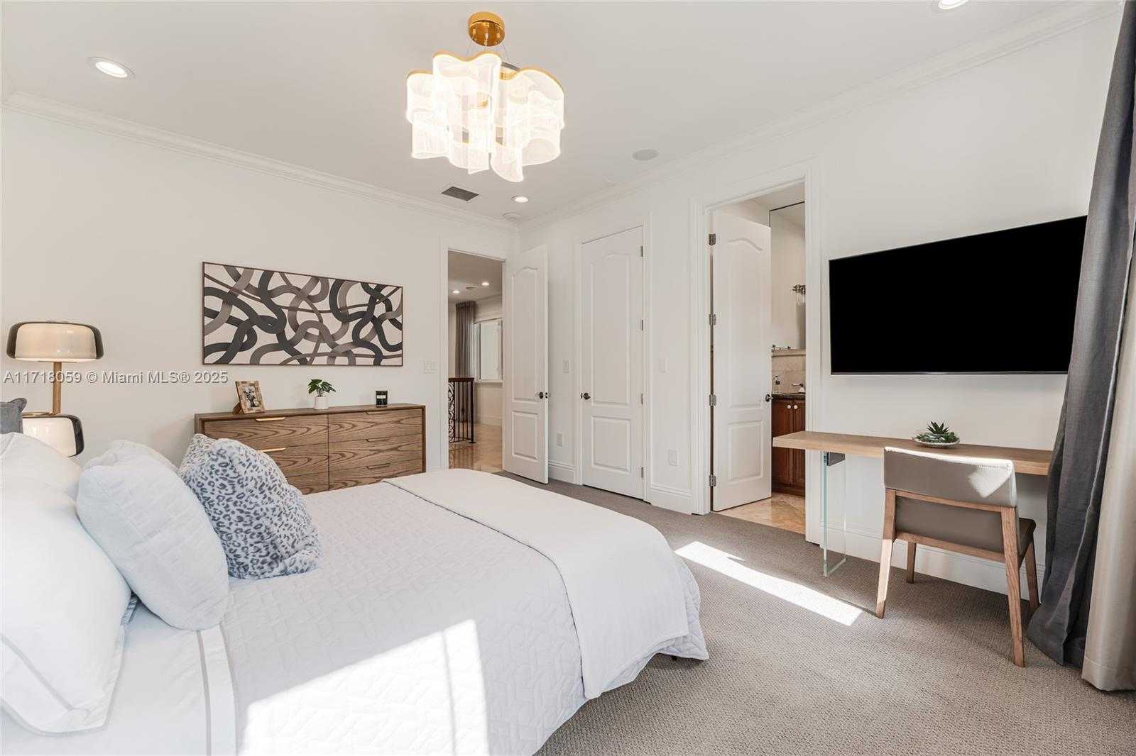 Small Image of 5655 PINE TREE DR, Miami Beach Number 35