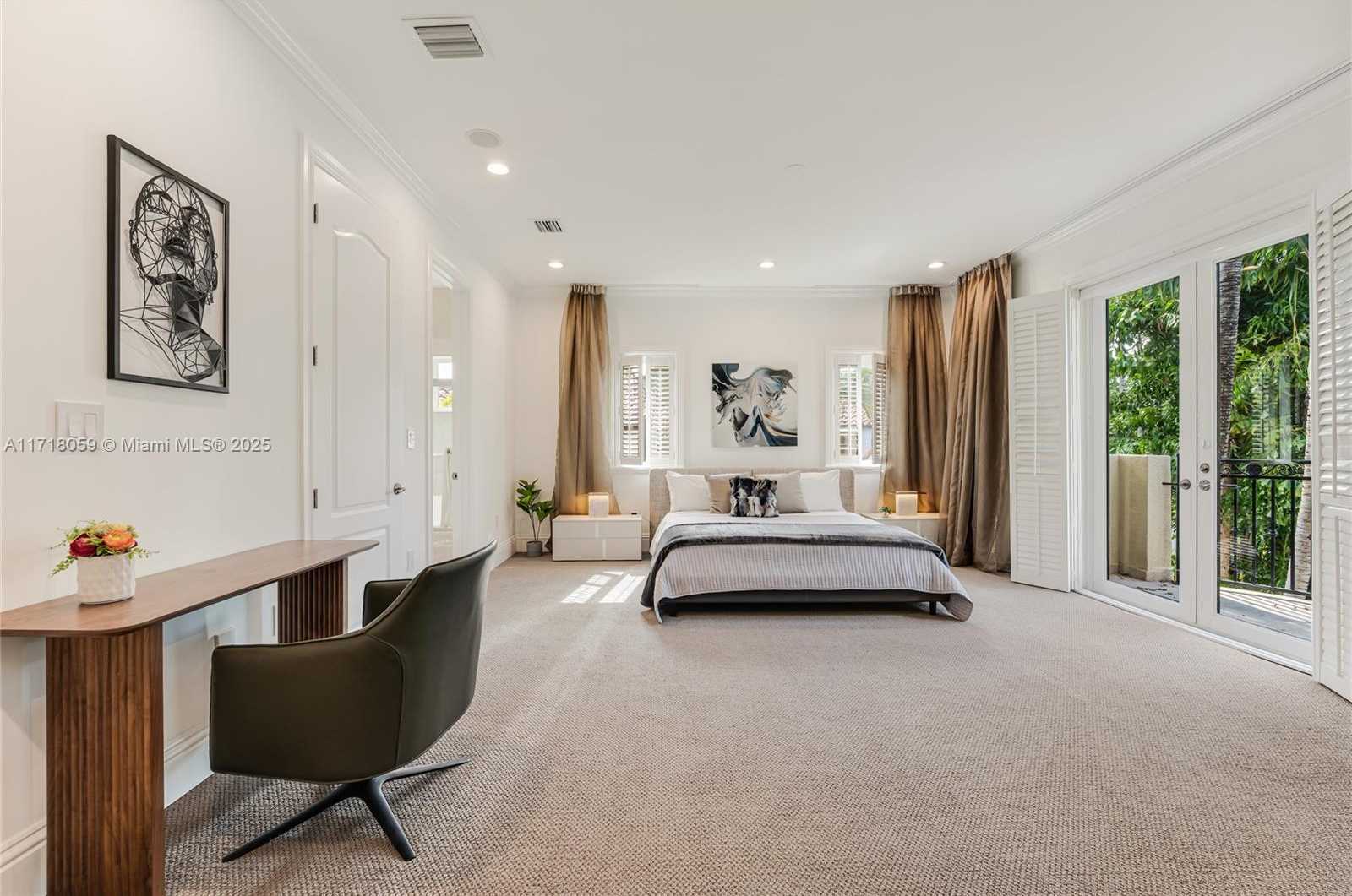 Small Image of 5655 PINE TREE DR, Miami Beach Number 37