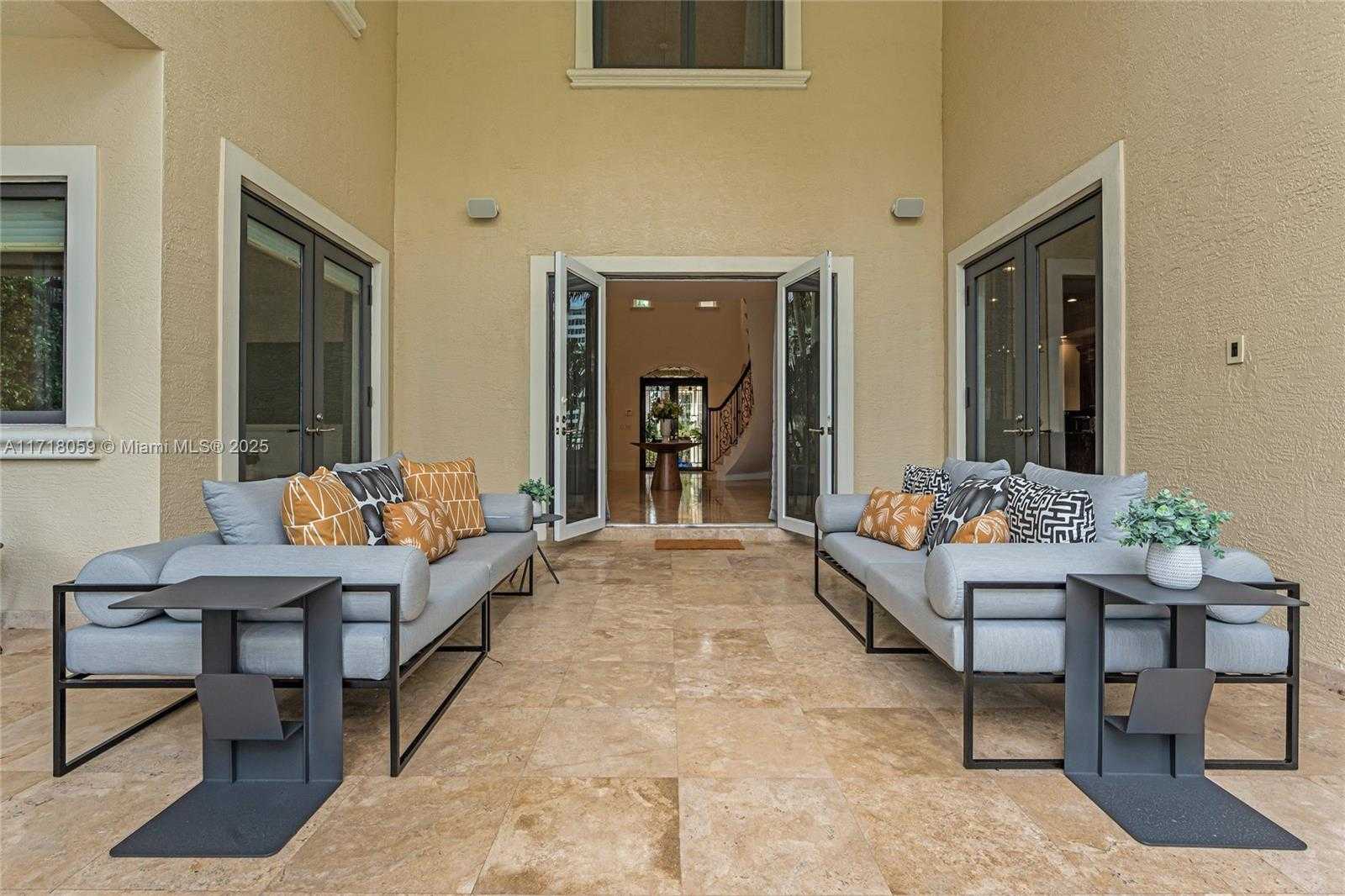 Small Image of 5655 PINE TREE DR, Miami Beach Number 43