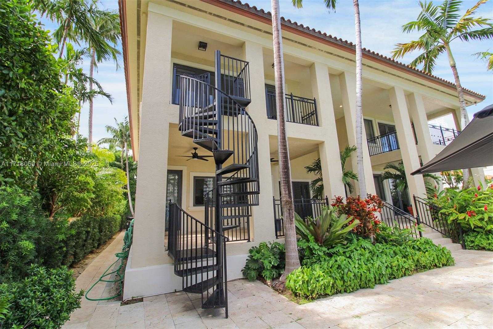 Small Image of 5655 PINE TREE DR, Miami Beach Number 47
