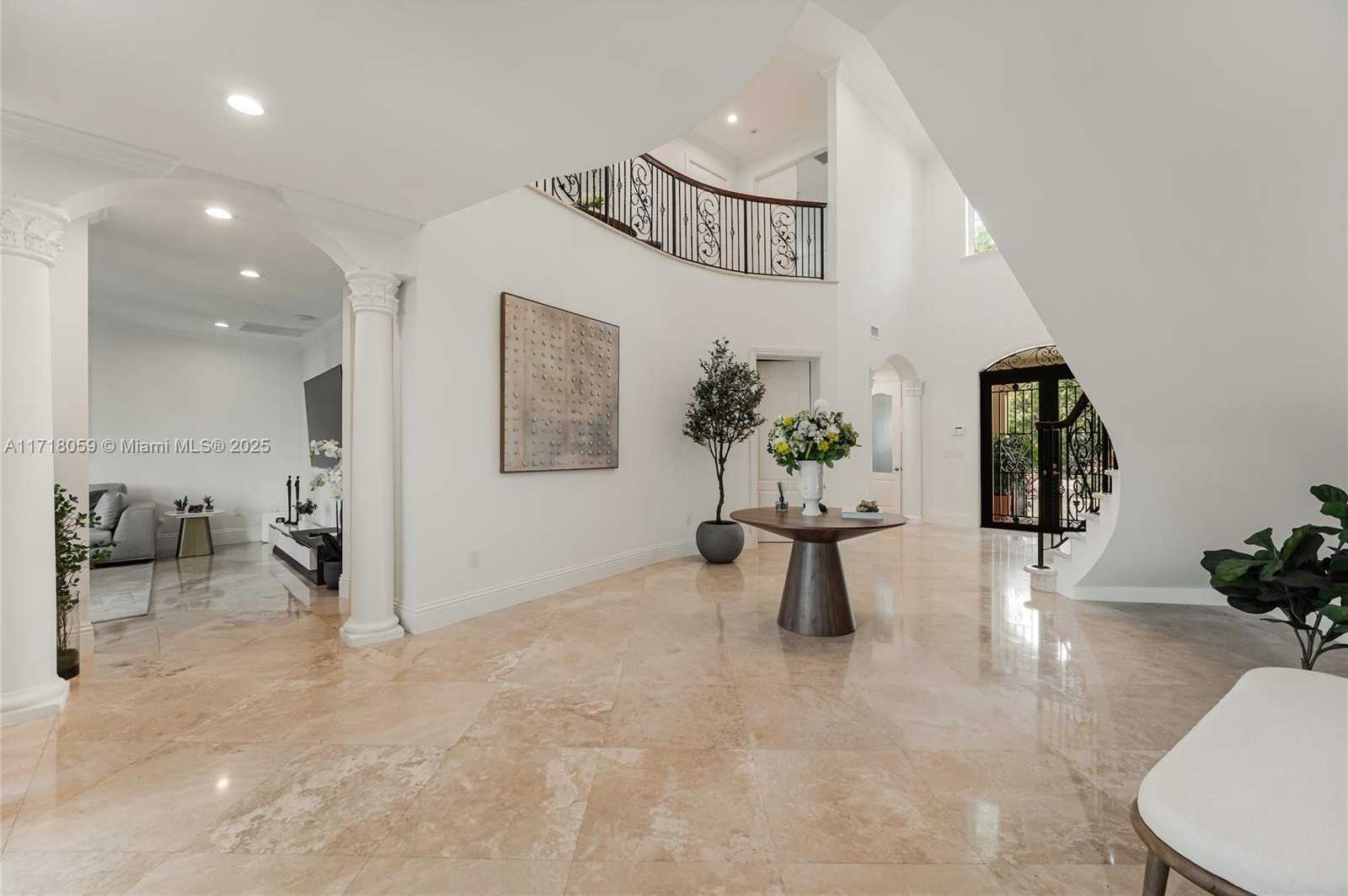 Small Image of 5655 PINE TREE DR, Miami Beach Number 5