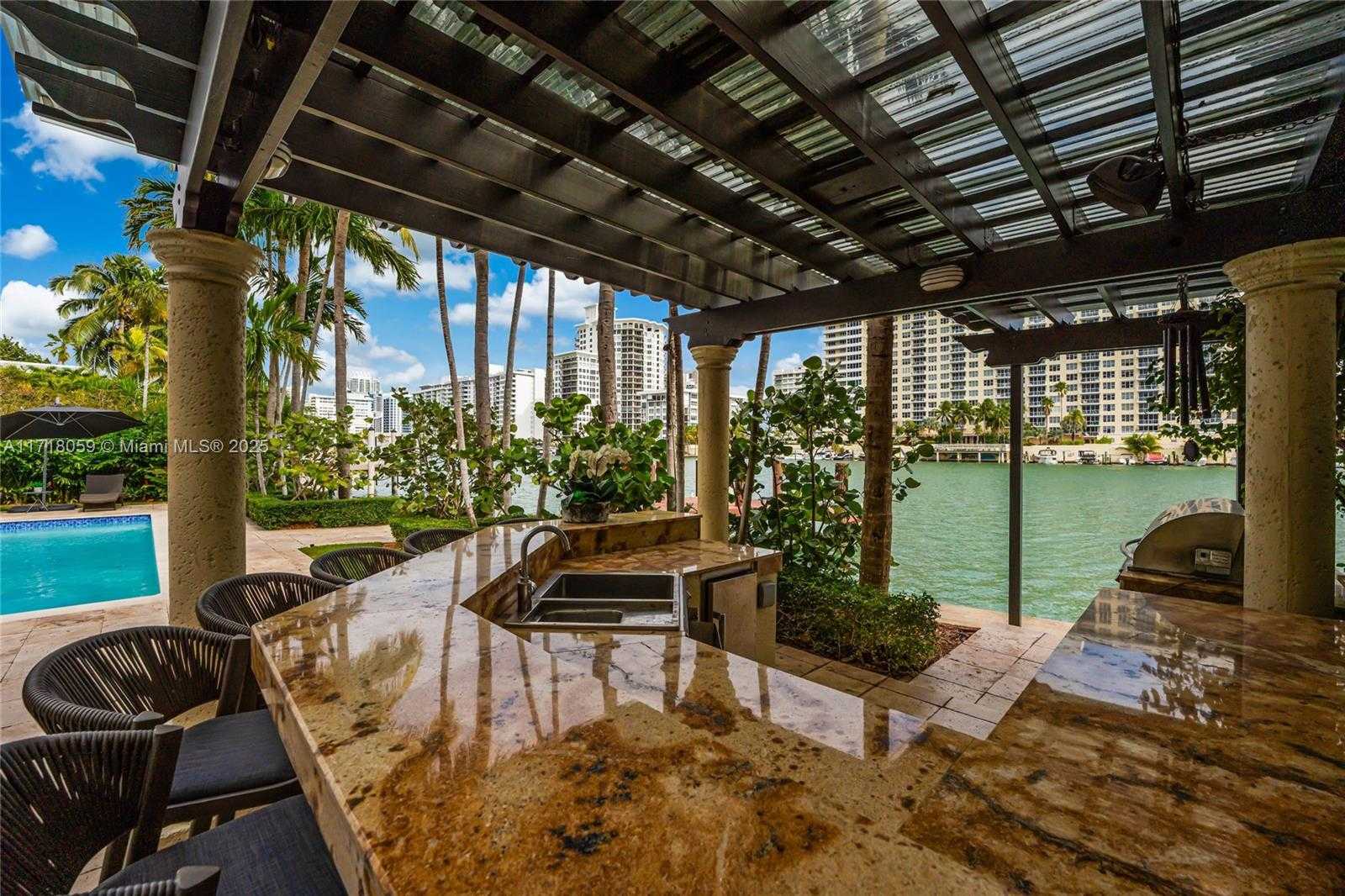 Small Image of 5655 PINE TREE DR, Miami Beach Number 52